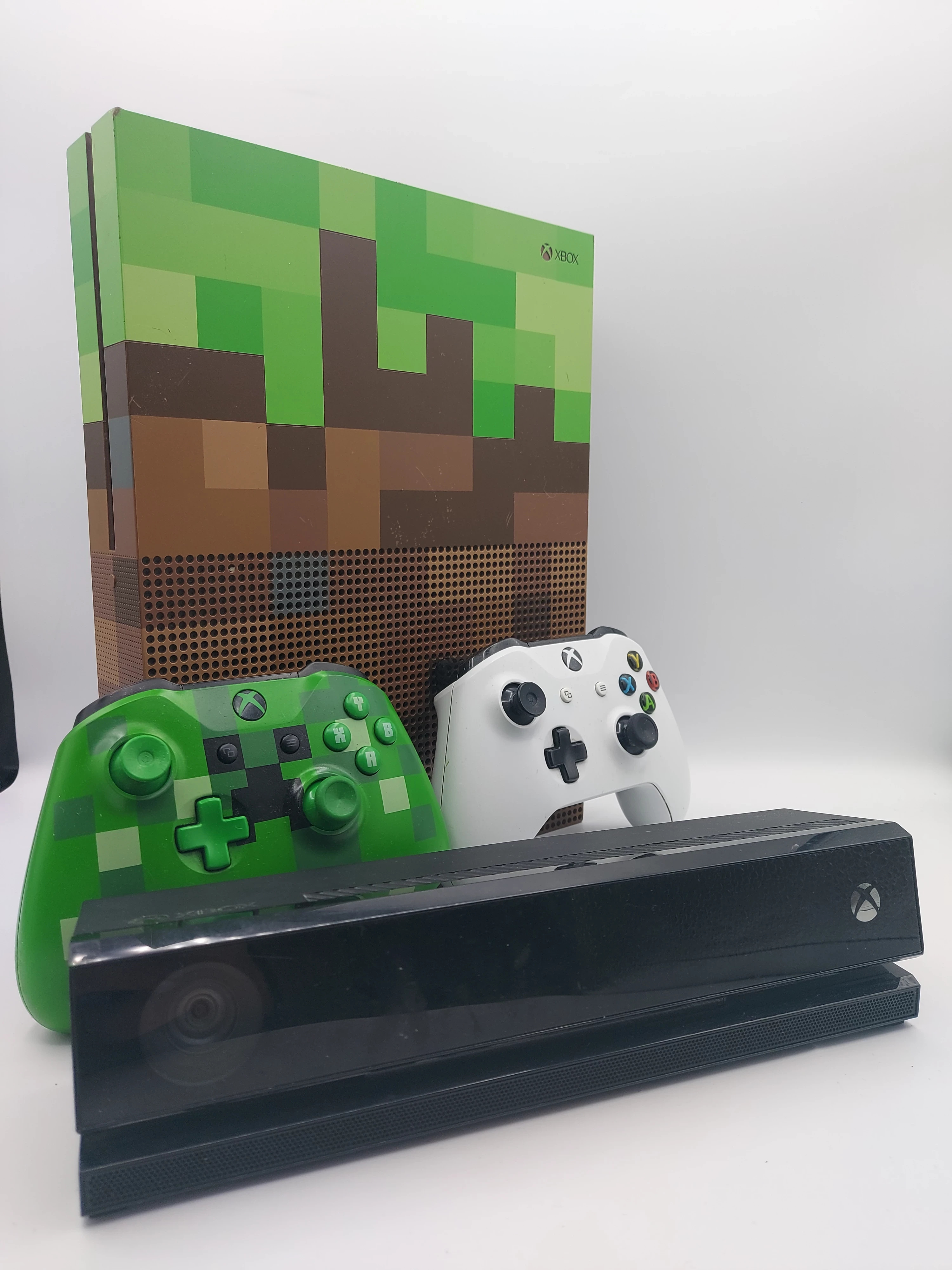 konsola-xbox-one-s-minecraft-edition-2-pady-kinect-1tb-osiedle-czecha-96-poznan