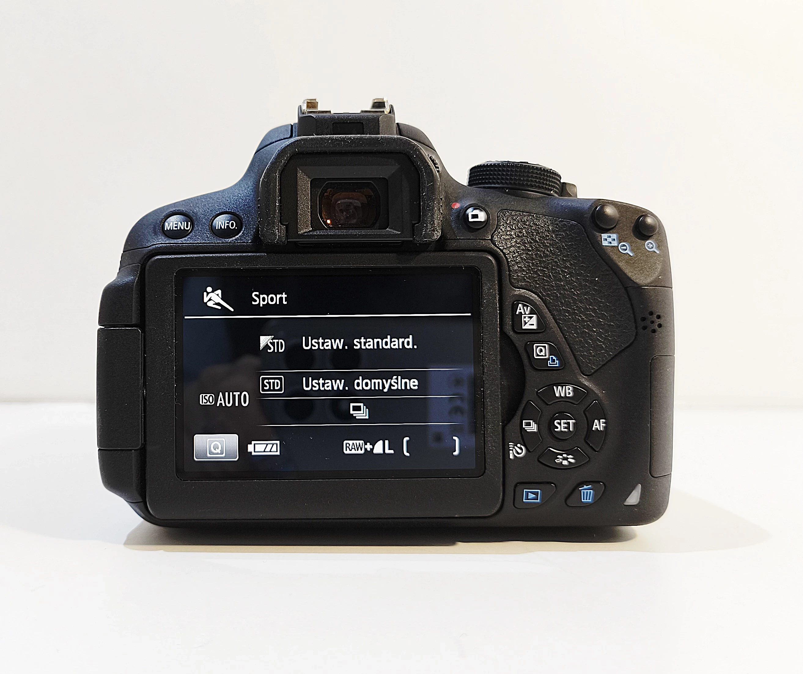 aparat-canon-eos-700d-obiektyw-rozmiar-matrycy-206882-228774