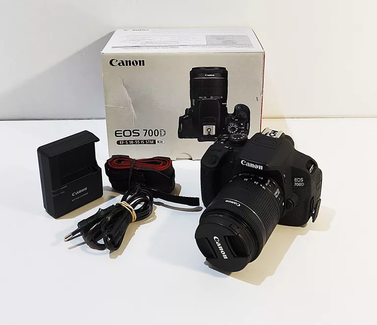 aparat-canon-eos-700d-obiektyw-jana-pawla-ii-41a-warszawa