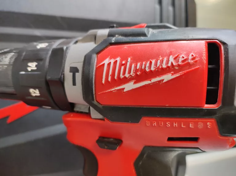 wkretarka-milwaukee-m18-blpd-aku-55-ah-ladowarka-kod-producenta-m18dldd-502