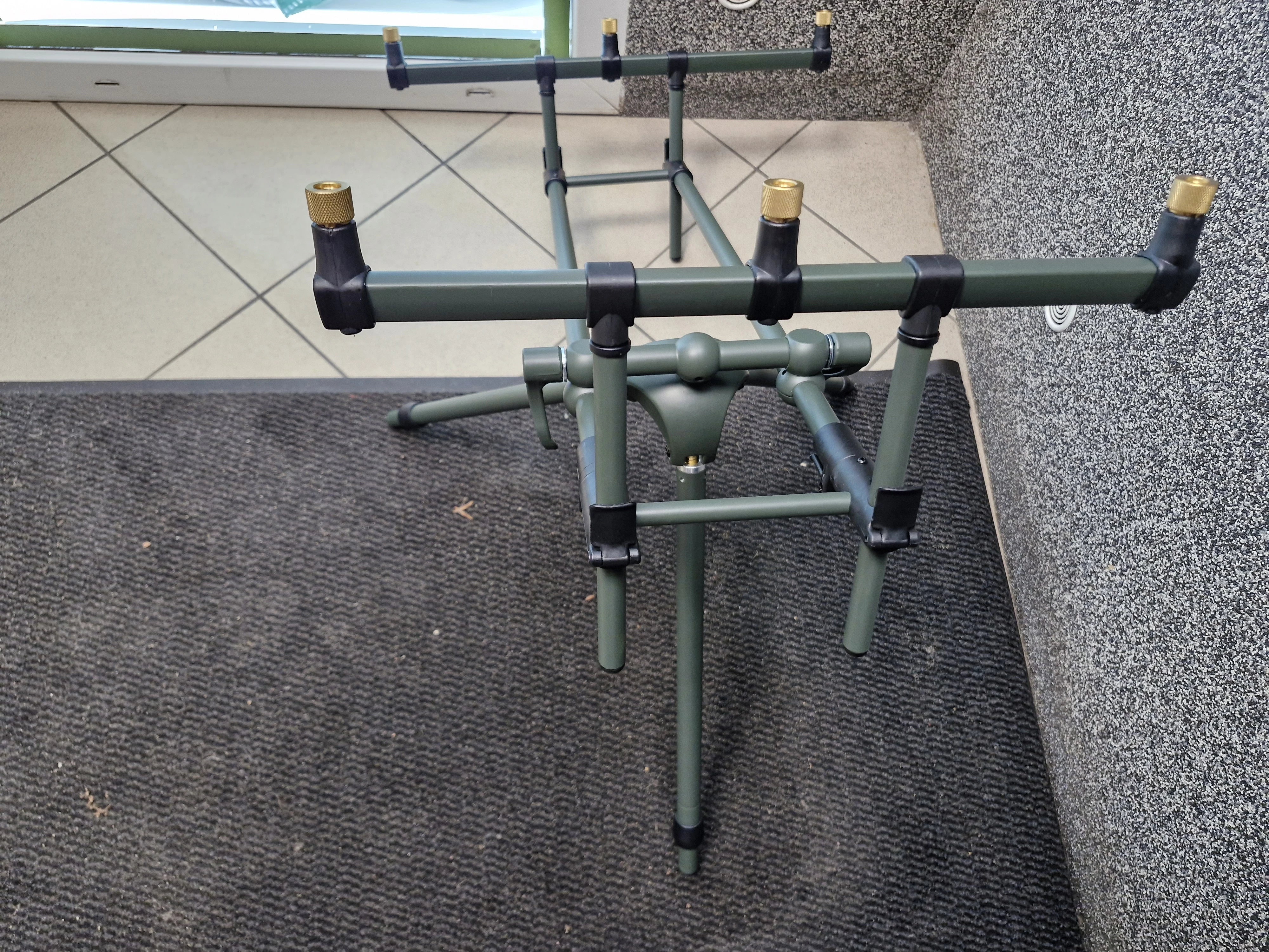 stabilny-stojak-karpiowy-tri-pod-pokrowiec-90107-ean-gtin-4039507157364