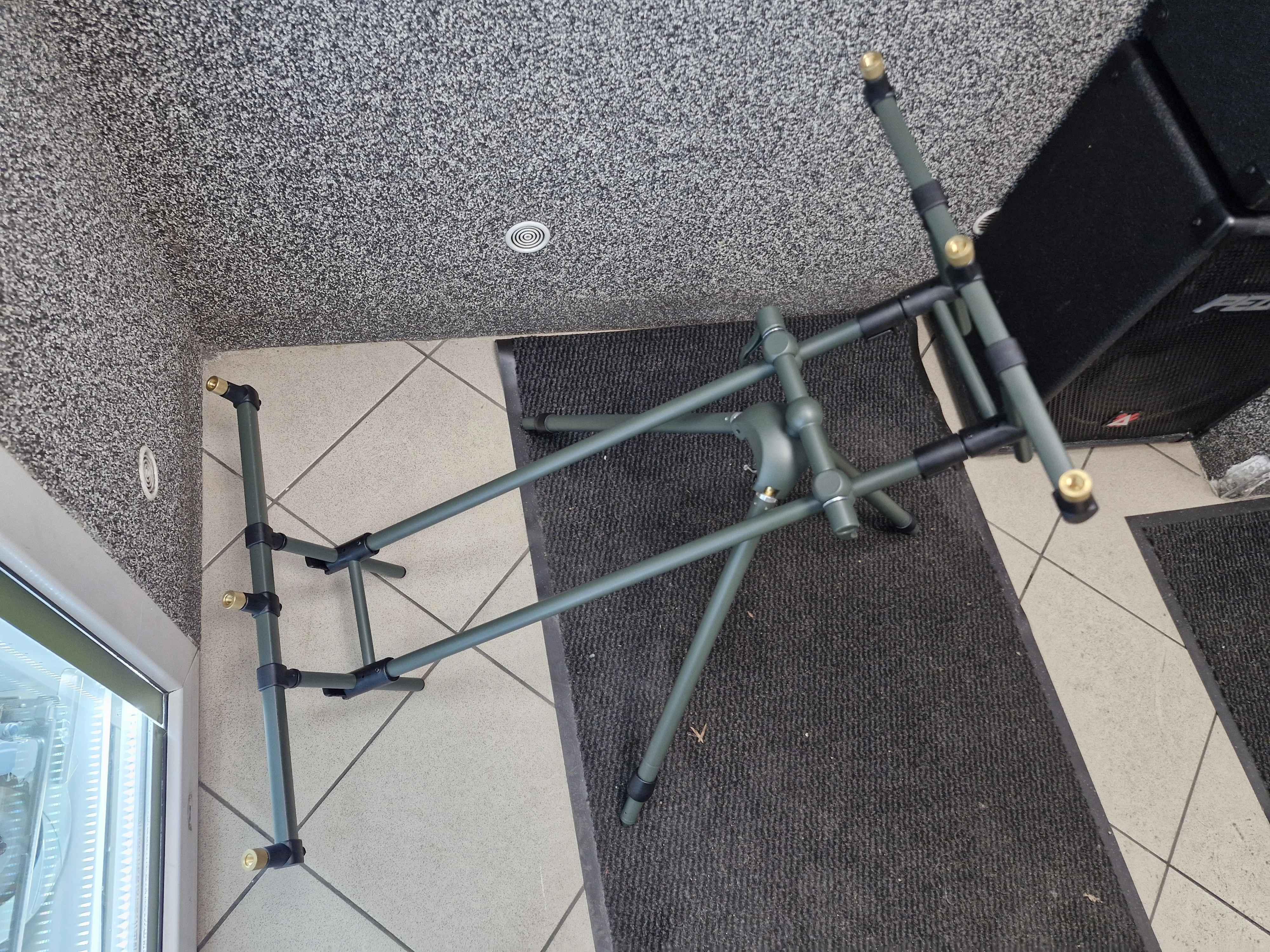 stabilny-stojak-karpiowy-tri-pod-pokrowiec-90107-stan-11323-2