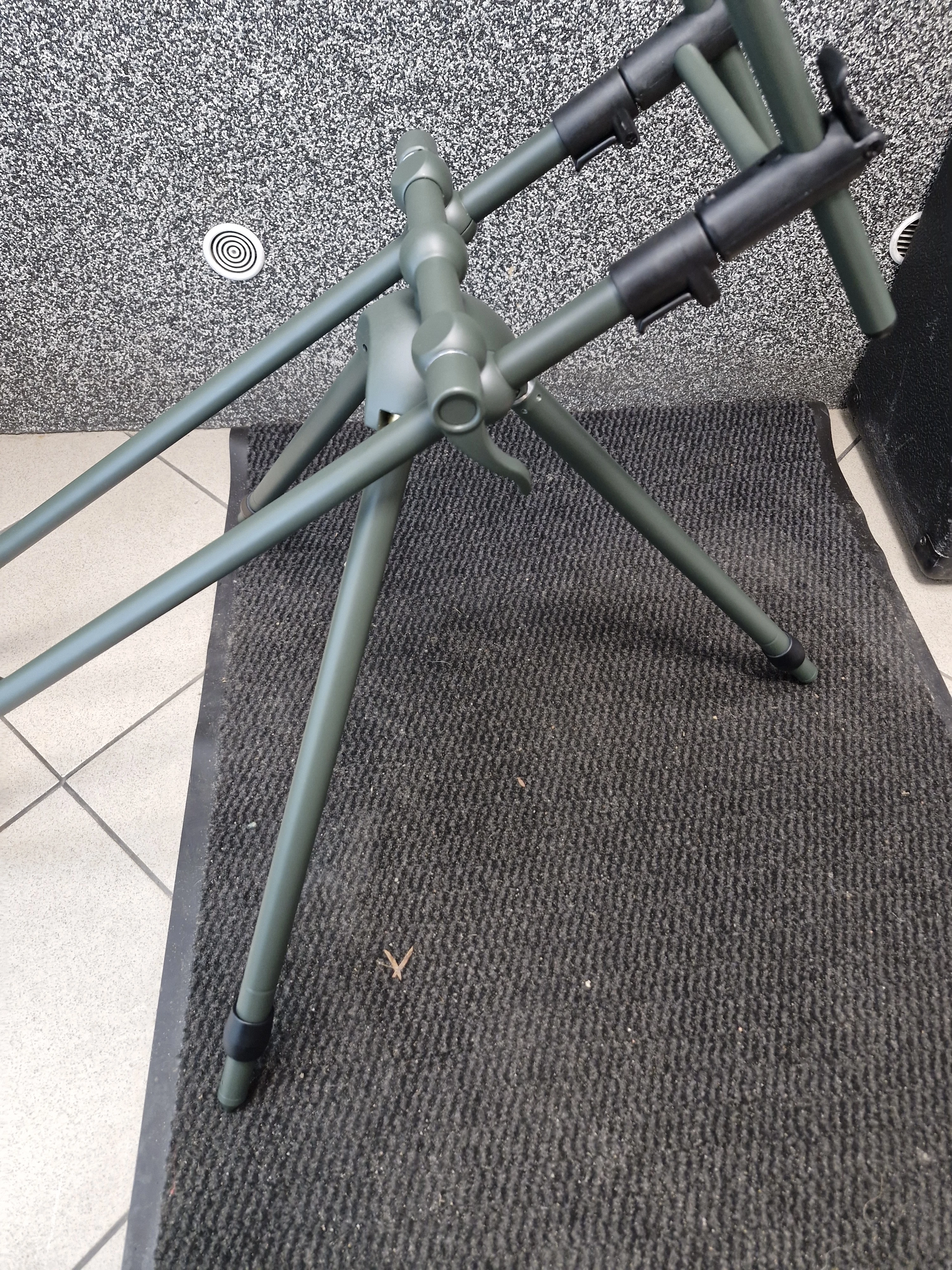 stabilny-stojak-karpiowy-tri-pod-pokrowiec-90107-kod-producenta-7141835