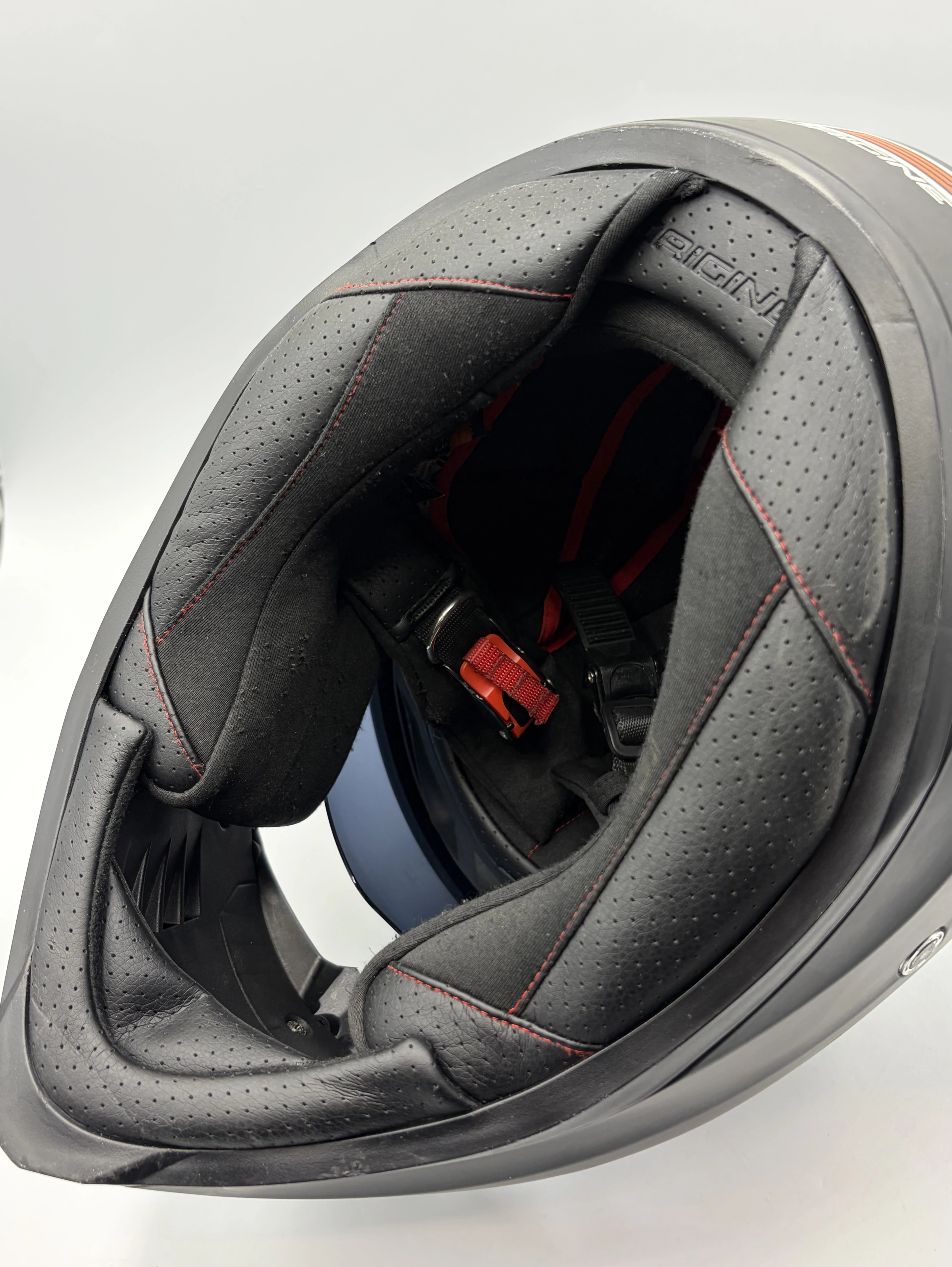 kask-motocyklowy-integralny-origine-strada-czarny-waga-produktu-z-opakowaniem-jednostkowym-2000