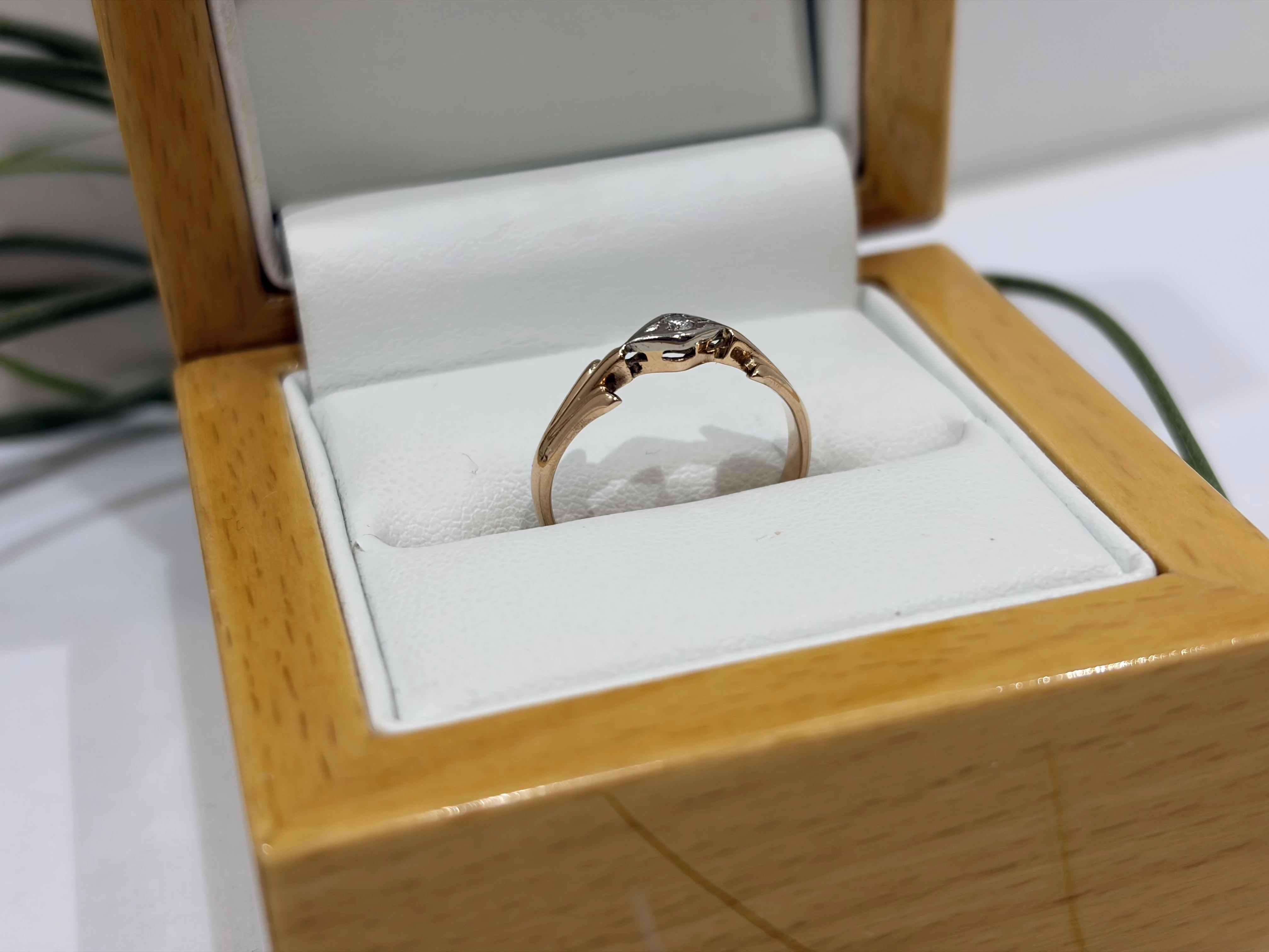 inny-wyrob-jubilerski-zloty-pierscionek-material-15835-2