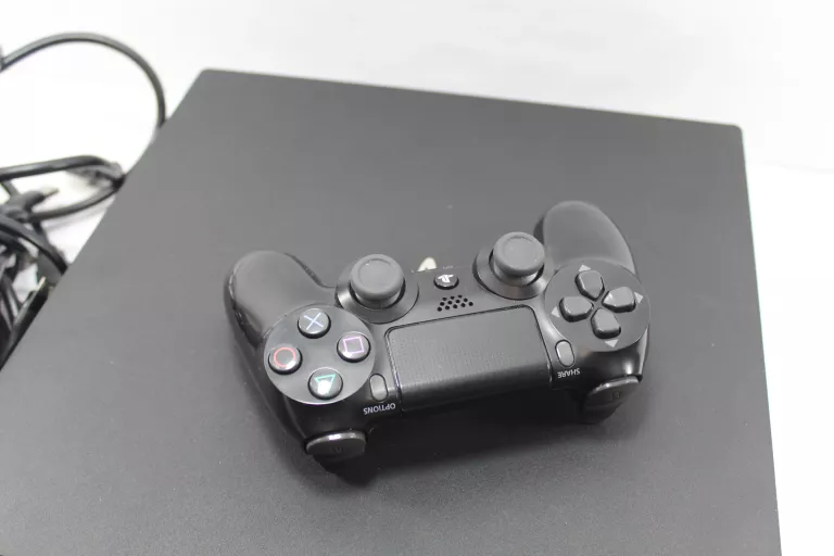 konsola-ps4-pro-1tb-pad-okablowanie-kod-producenta-cuh-7216b