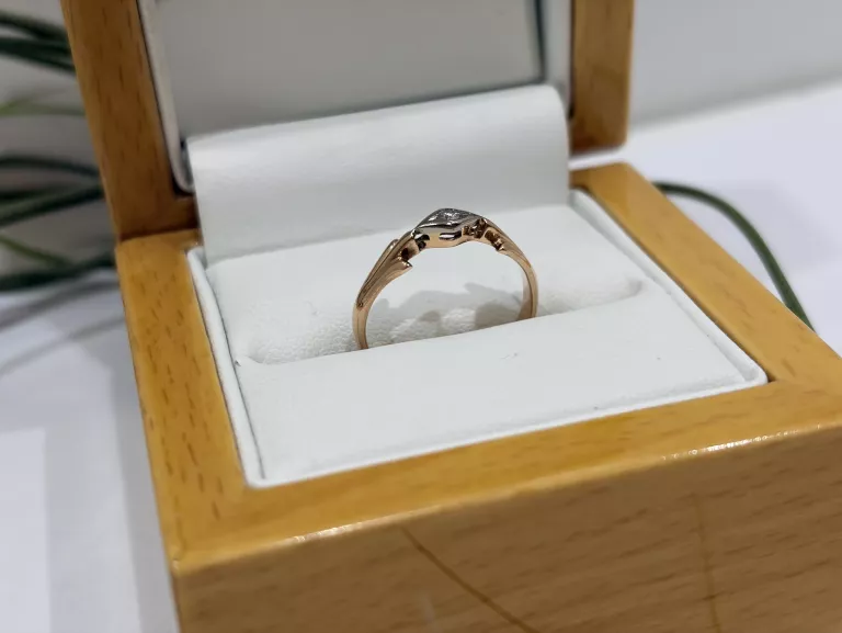 inny-wyrob-jubilerski-zloty-pierscionek-material-15835-2