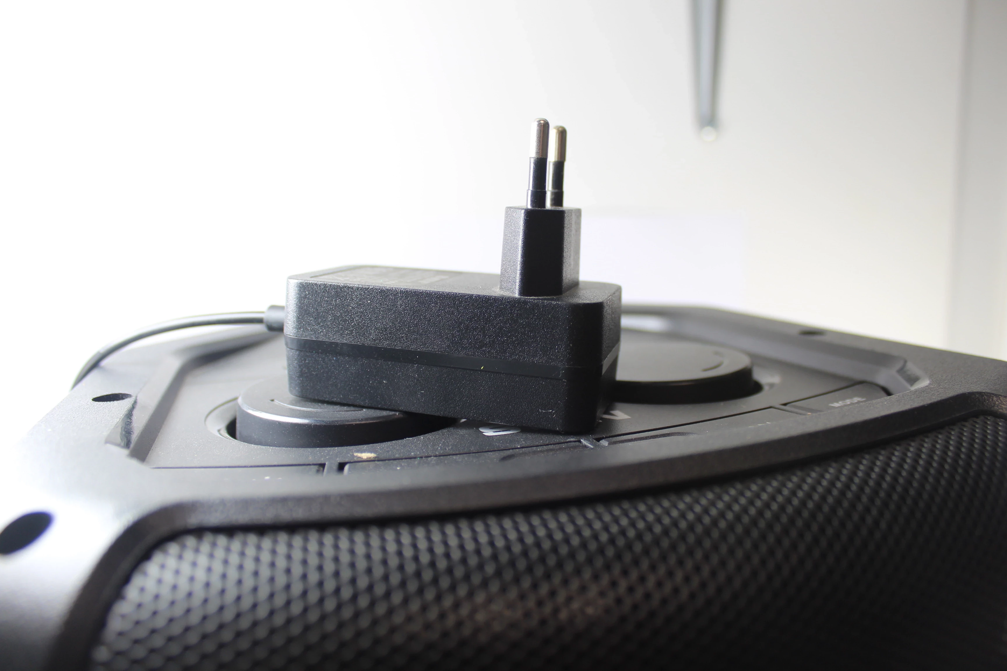 glosnik-power-audio-sven-ps-710-ladowarka-moc-10000