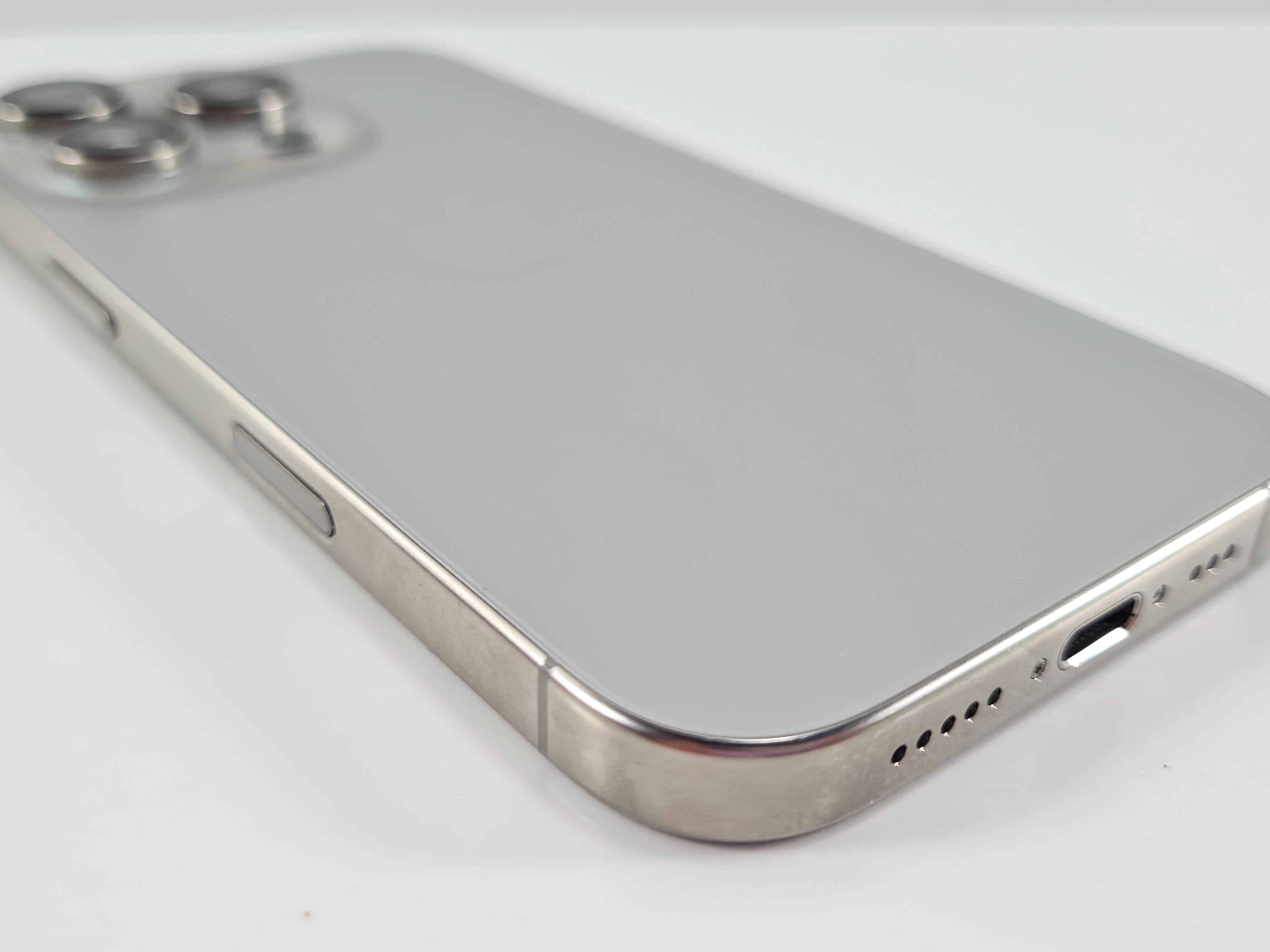 telefon-iphone-16-pro-256gb-bat94-system-operacyjny-4388-7