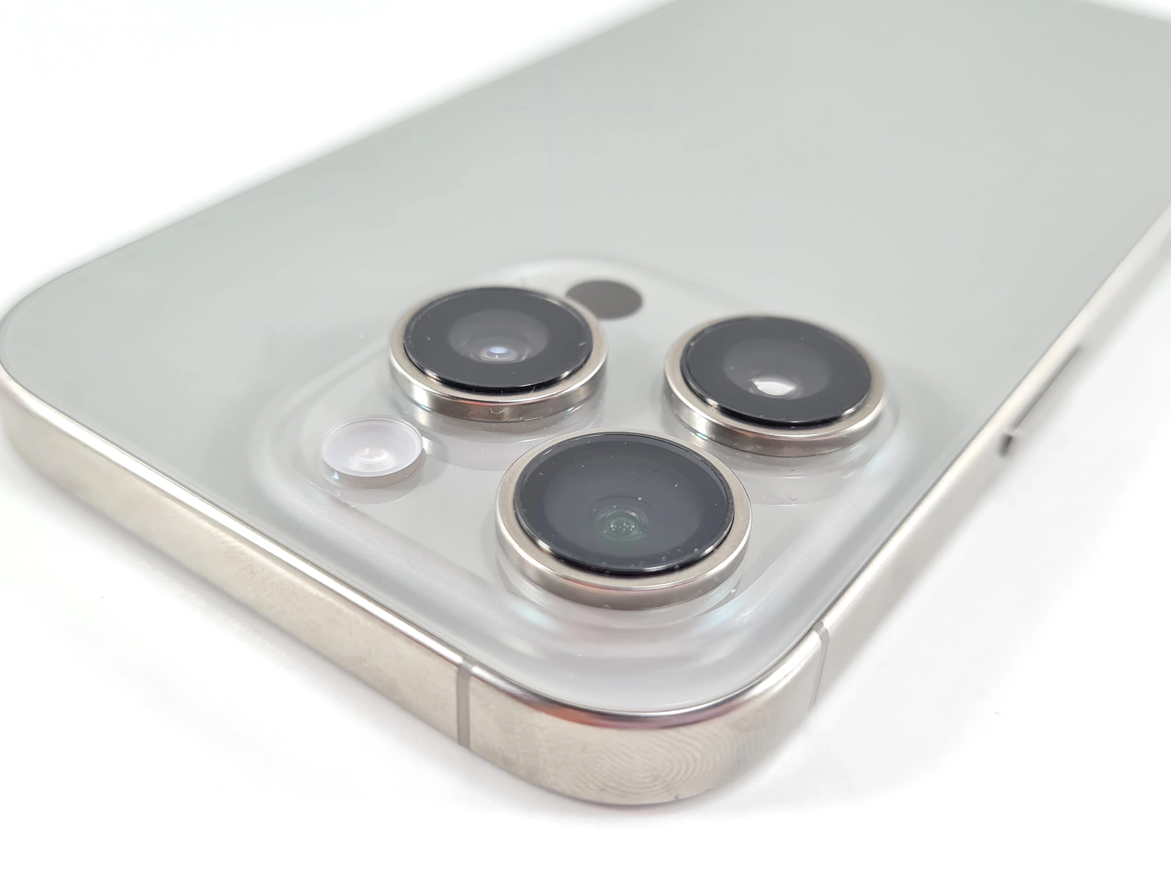 telefon-iphone-16-pro-256gb-bat94-pamiec-ram-202865-214113