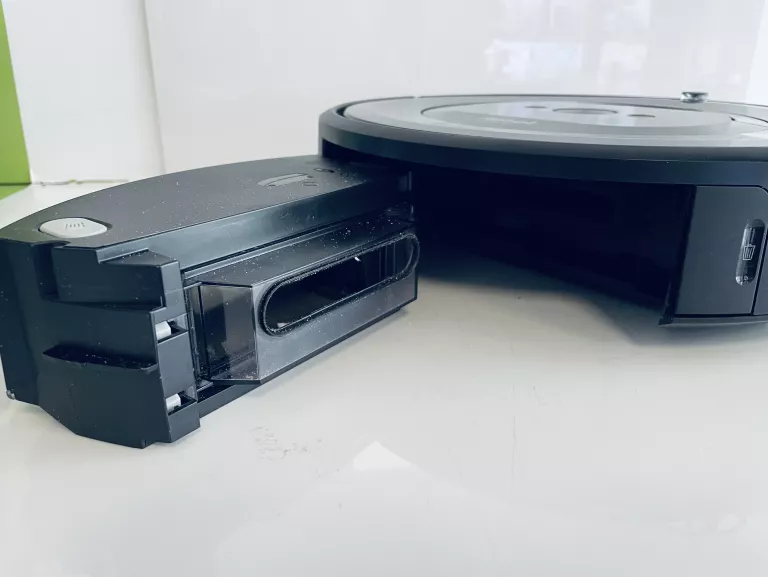 robot-sprzatajacy-irobot-roomba-e5-kolor-dominujacy-129357-3