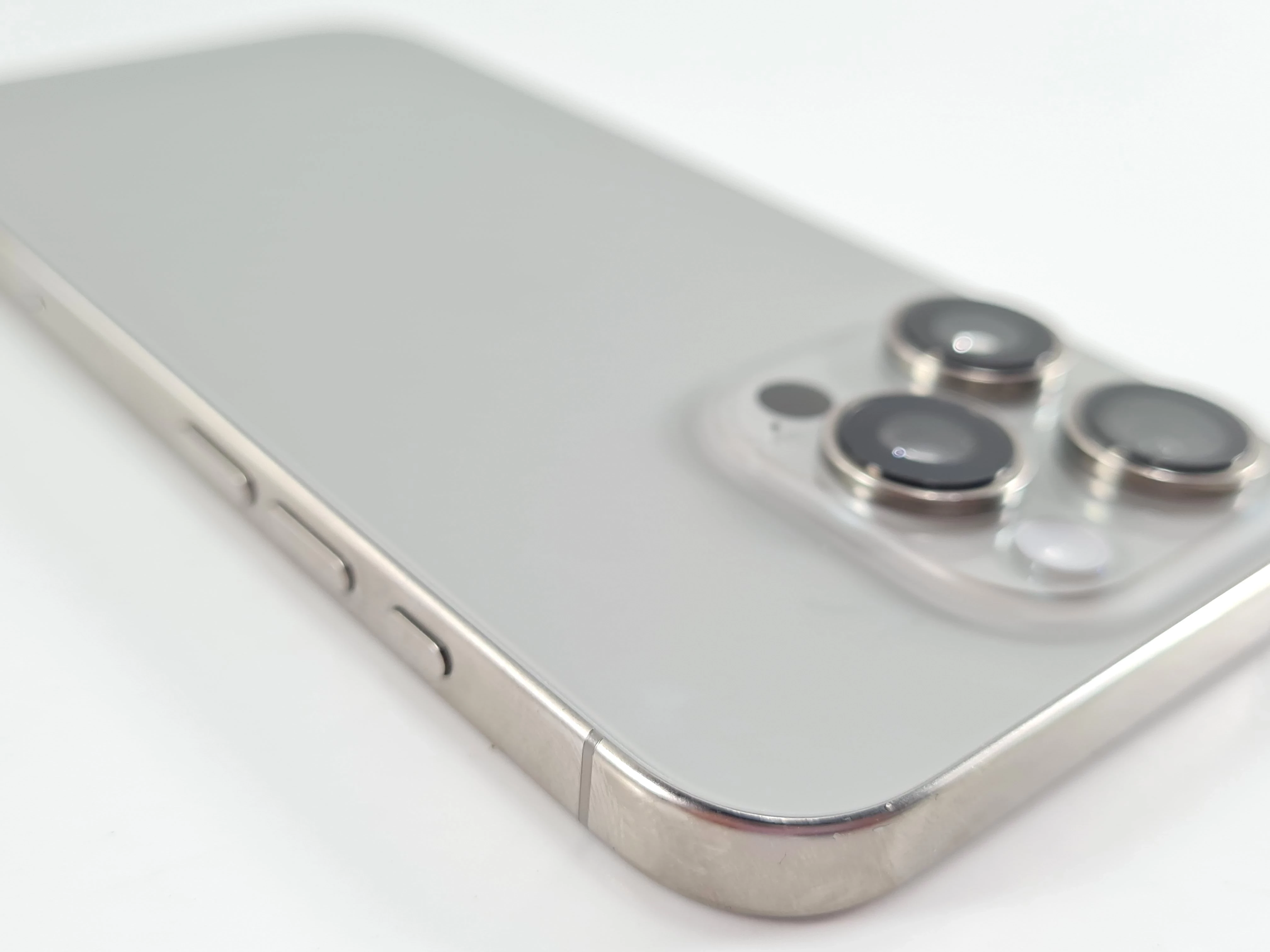 telefon-iphone-16-pro-256gb-bat94-pojemnosc-akumulatora-3582