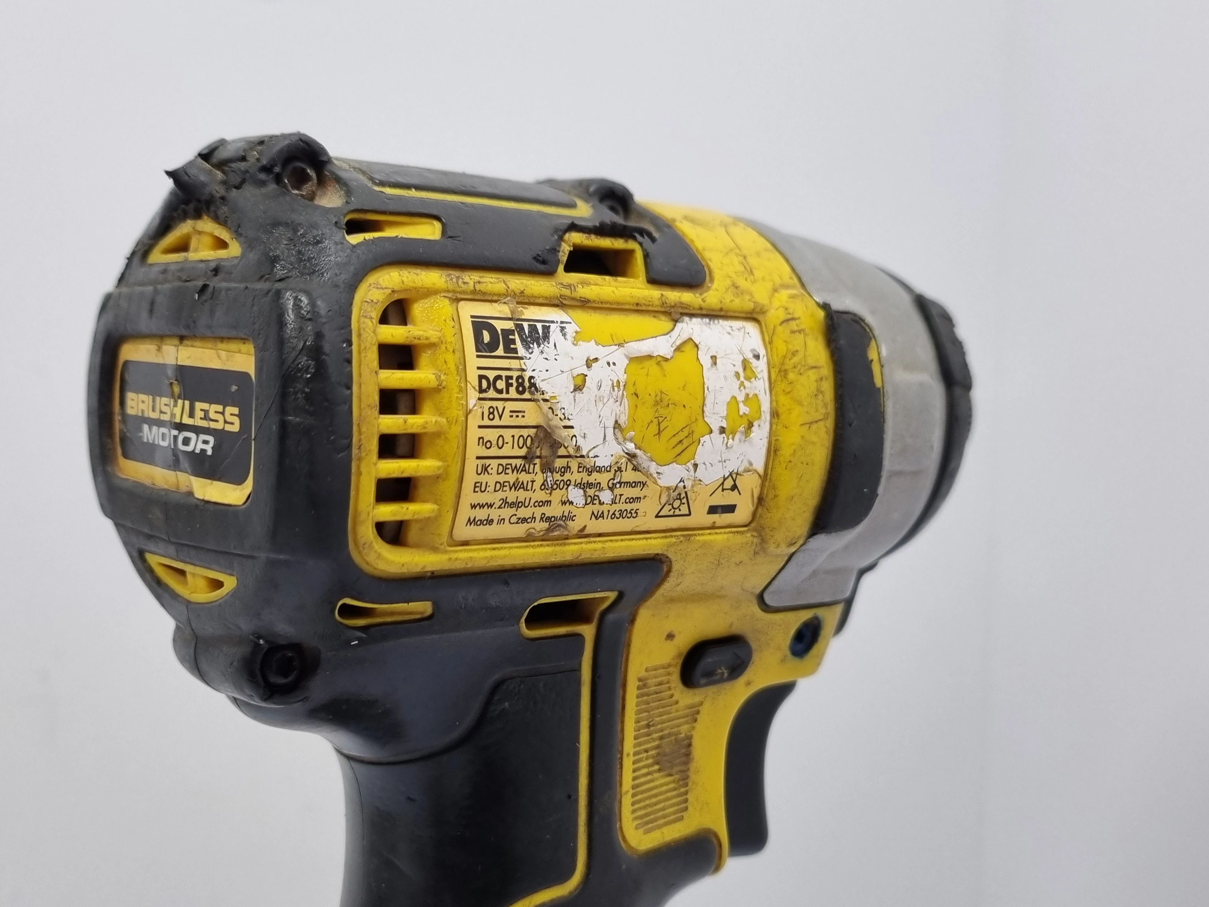 zakretarka-udarowa-dewalt-dcf887-akumulator-rodzaj-silnika-204657-221325