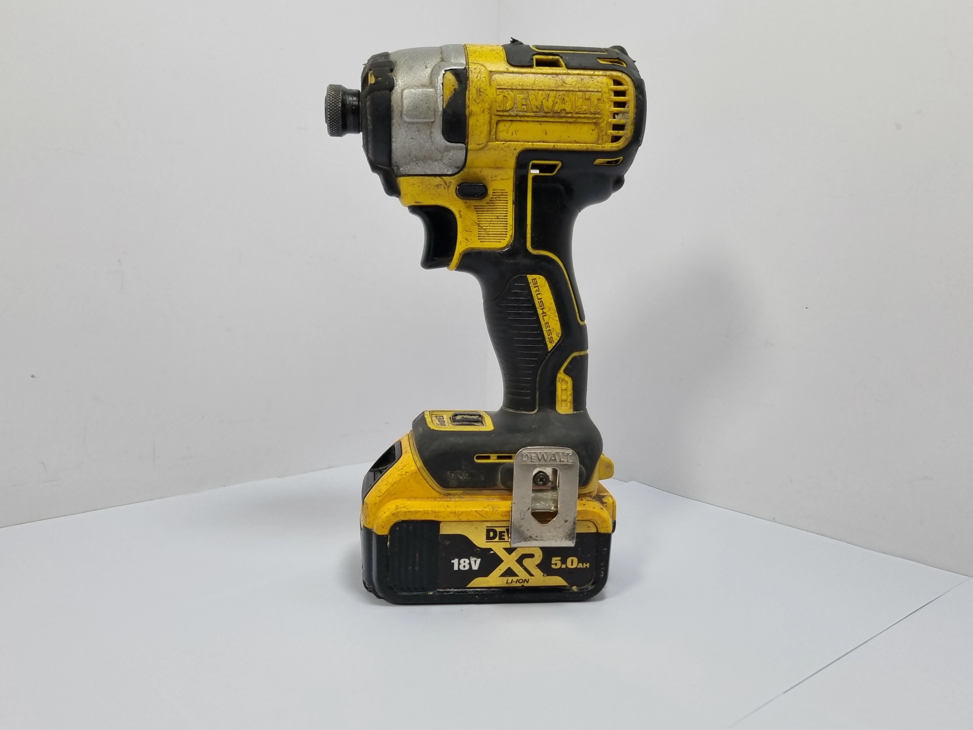 zakretarka-udarowa-dewalt-dcf887-akumulator-armii-krajowej-12-pyskowice