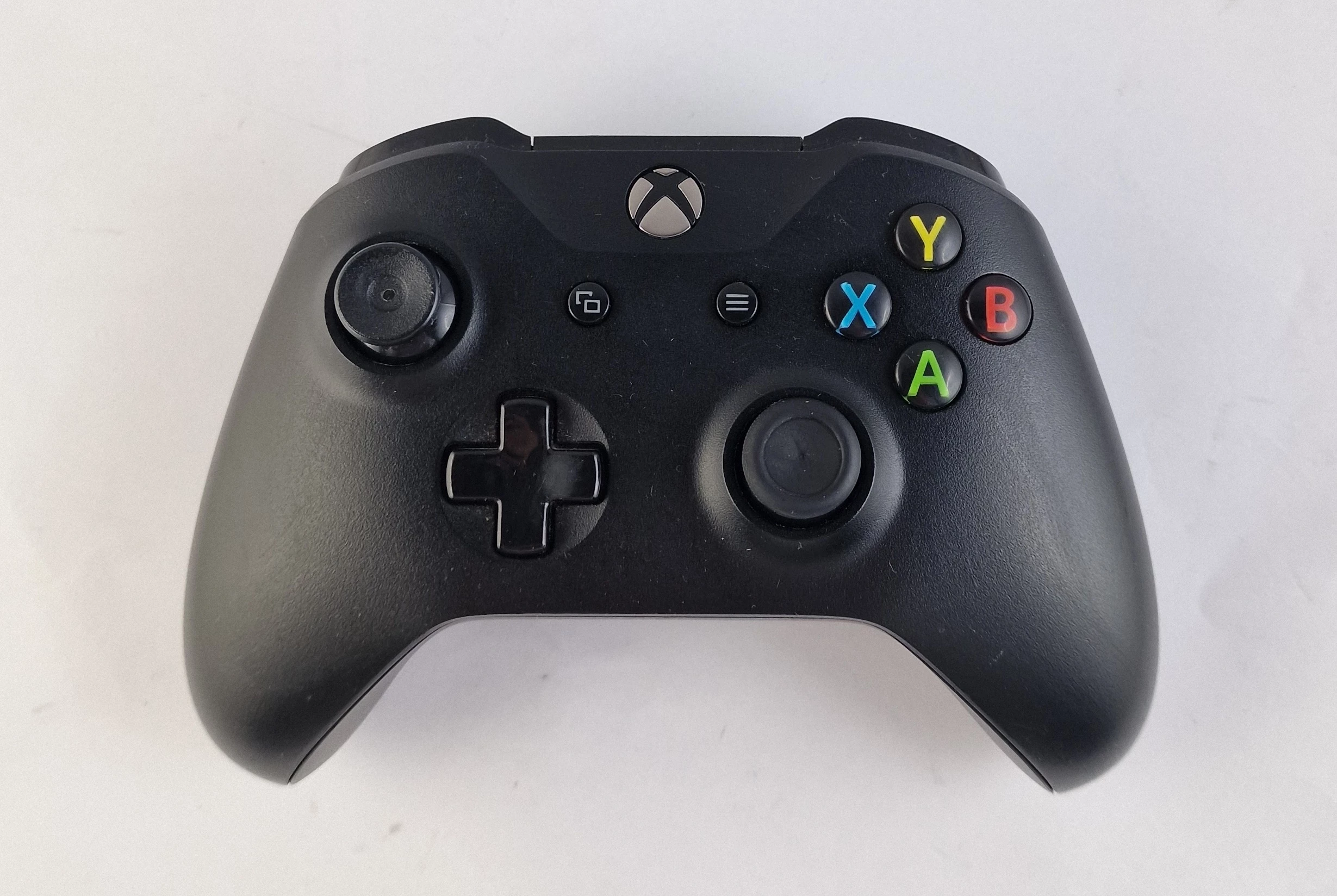 pad-xbox-one-1708-czarny-wyzwolenia-30-32-szczecin-rs