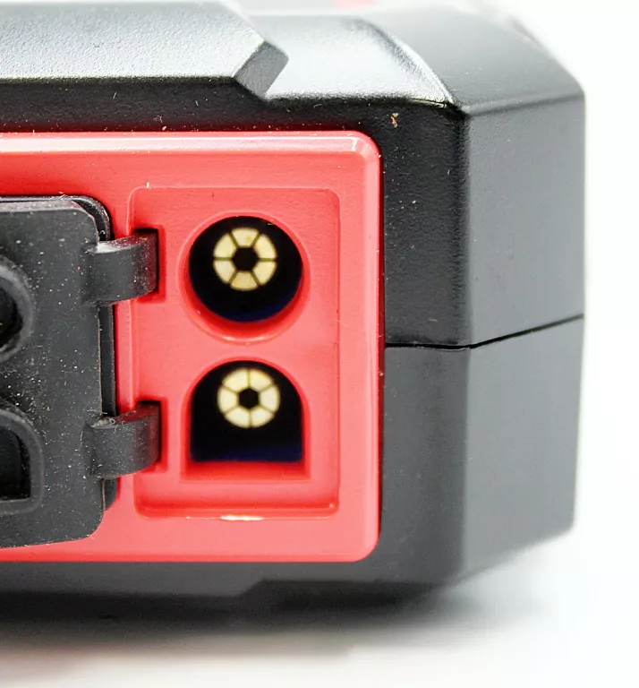 urzadzenie-rozruchowe-utrai-jump-starter-jstar-one-22000-mah-2000a-certyfikaty-zgodnosci-218669-1