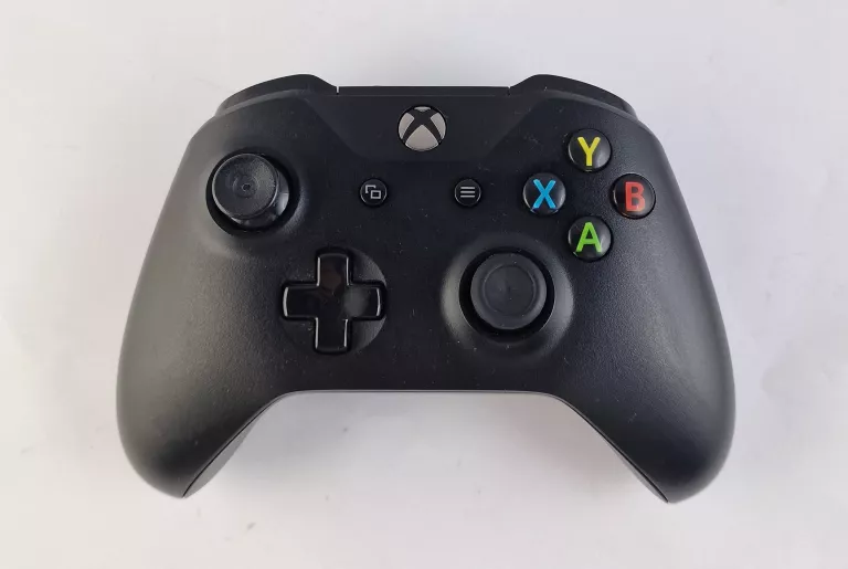 pad-xbox-one-1708-czarny-wyzwolenia-30-32-szczecin-rs