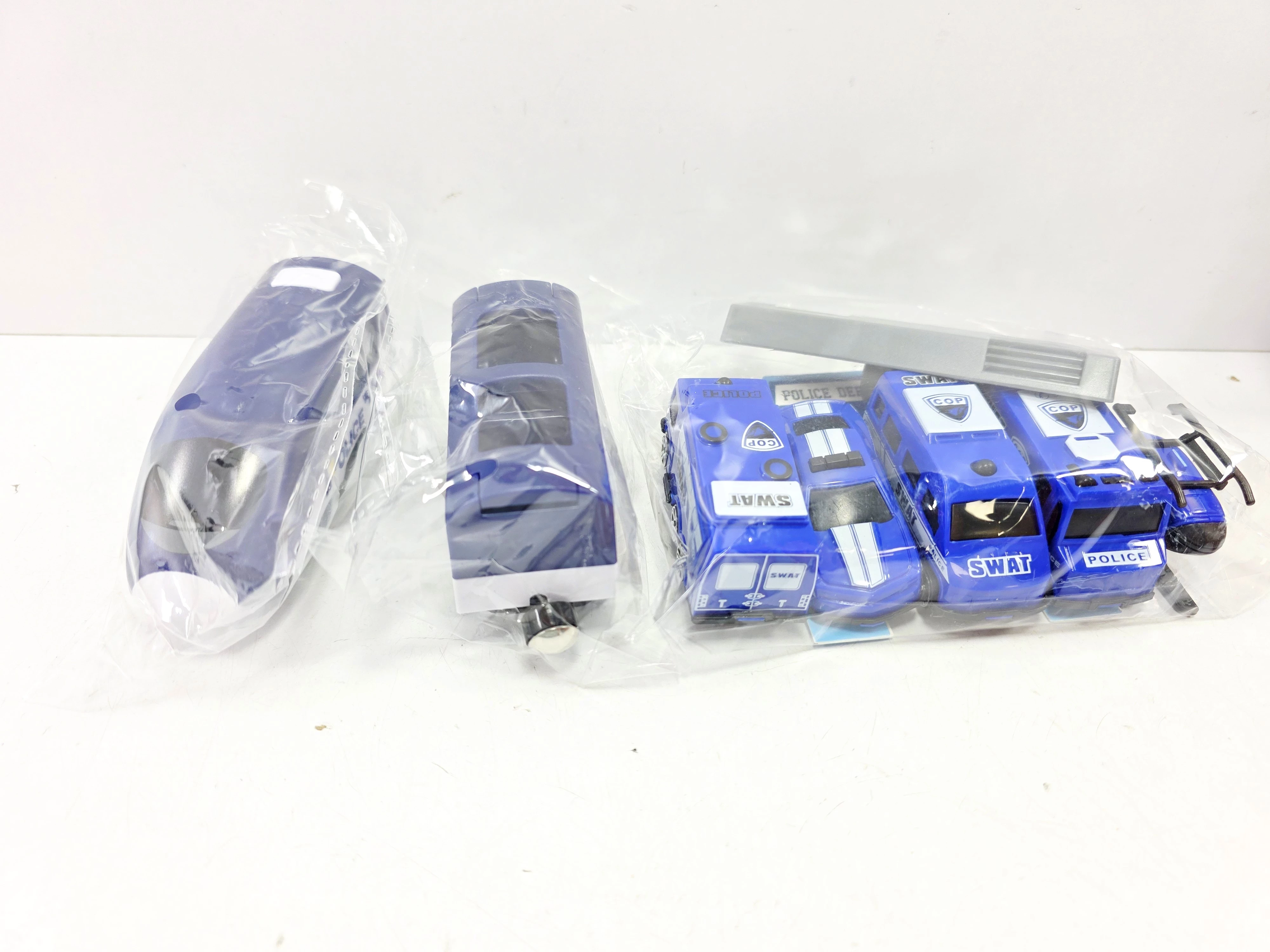 duza-kolejka-elektryczna-pociag-z-wagonikami-tor-na-auta-policja-stan-11323-2