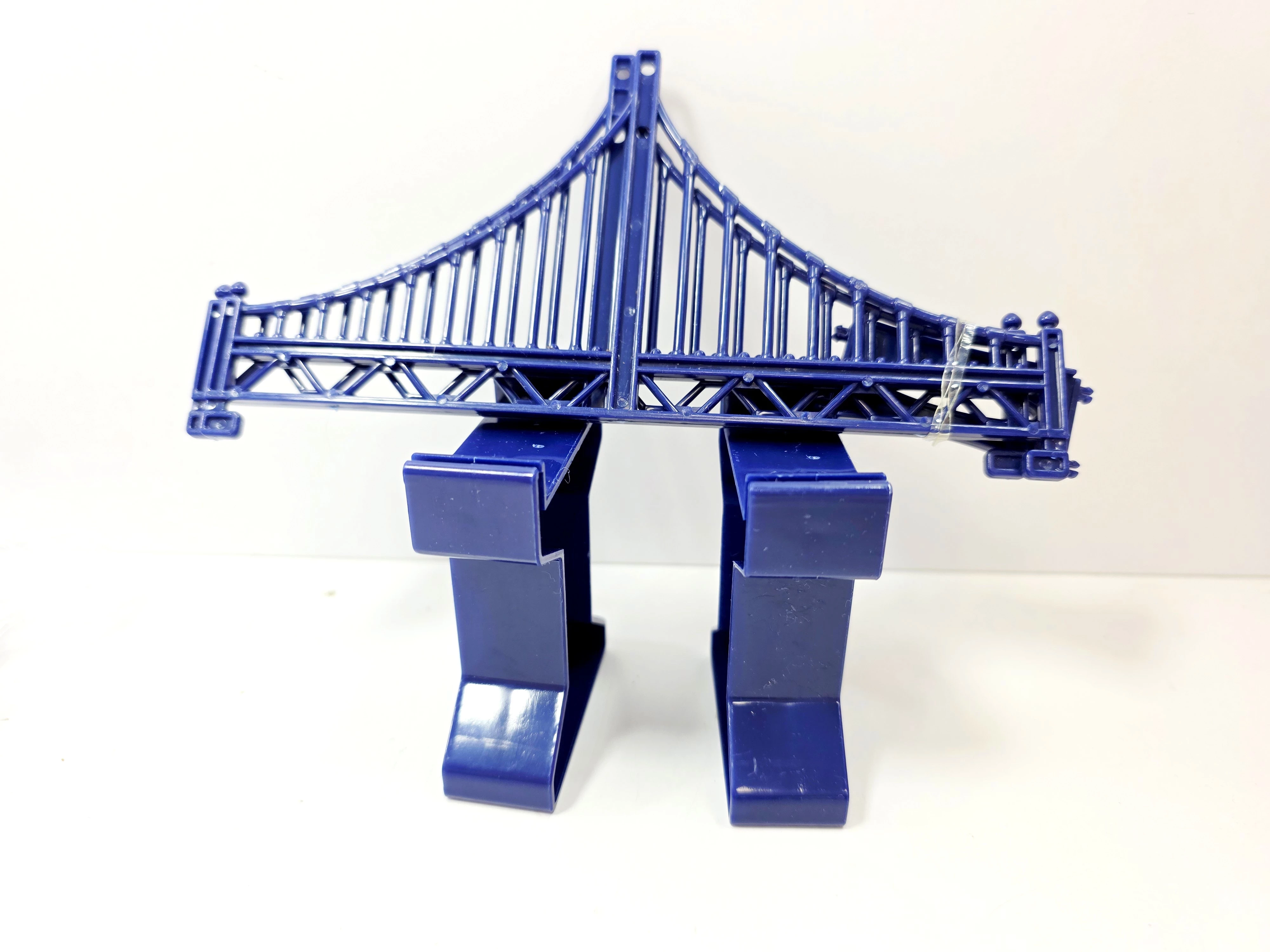 duza-kolejka-elektryczna-pociag-z-wagonikami-tor-na-auta-policja-rodzaj-pojazdu-250388-1890612