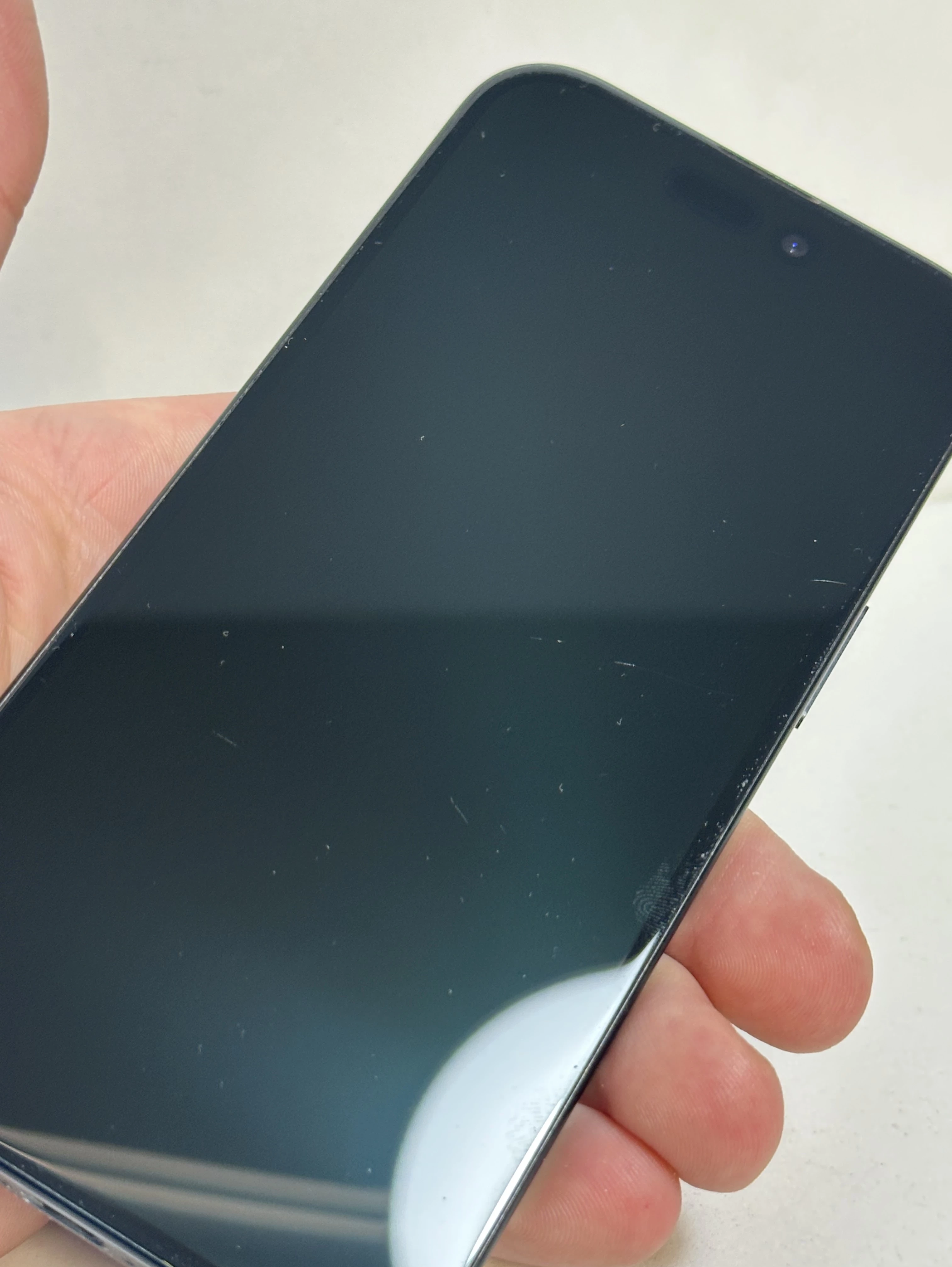 telefon-apple-iphone-15-128gb-87-opis-przekatna-ekranu-61