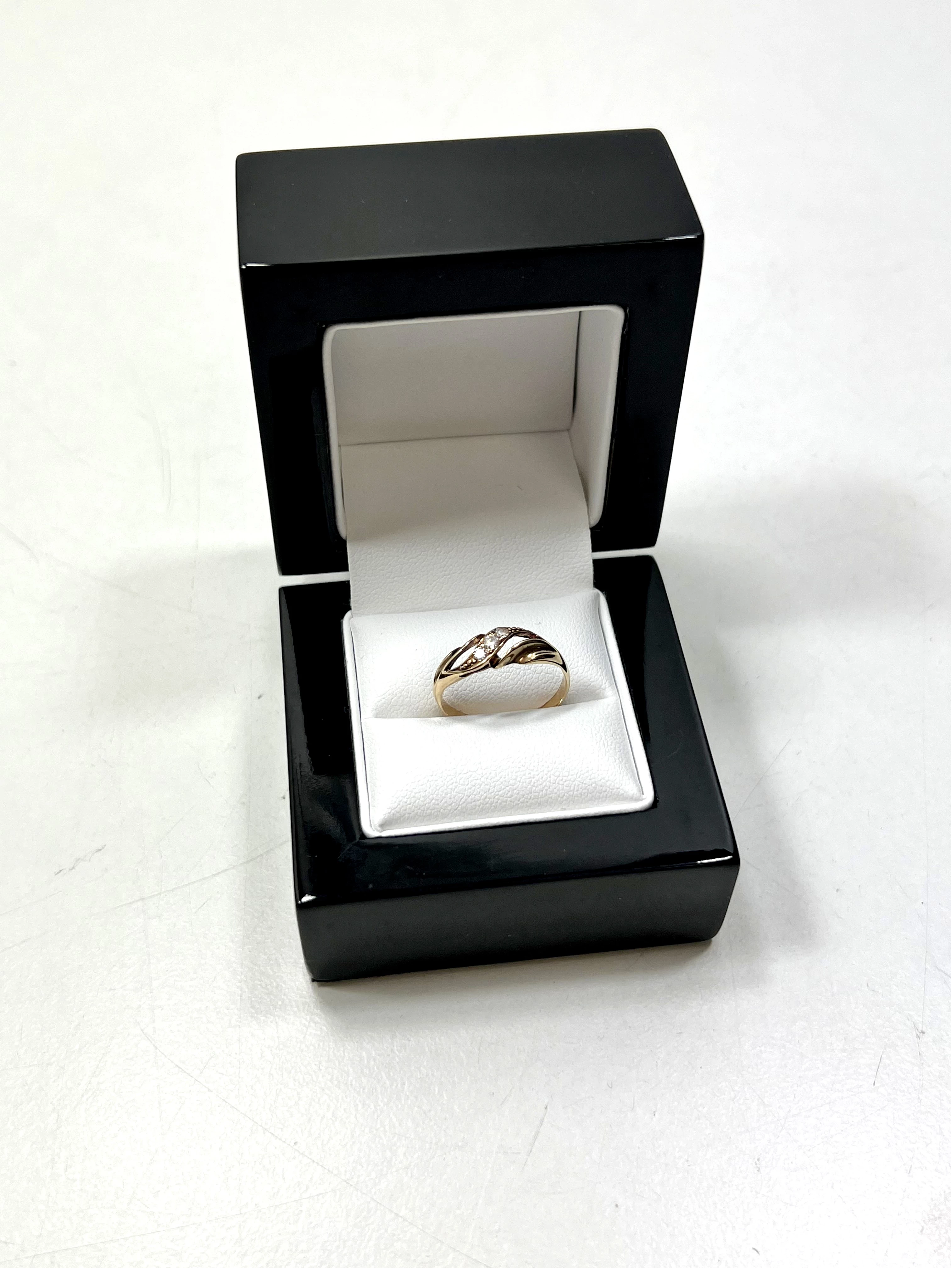 zloty-pierscionek-zdobiony-cyrkoniami-r17-14kt-waga-114