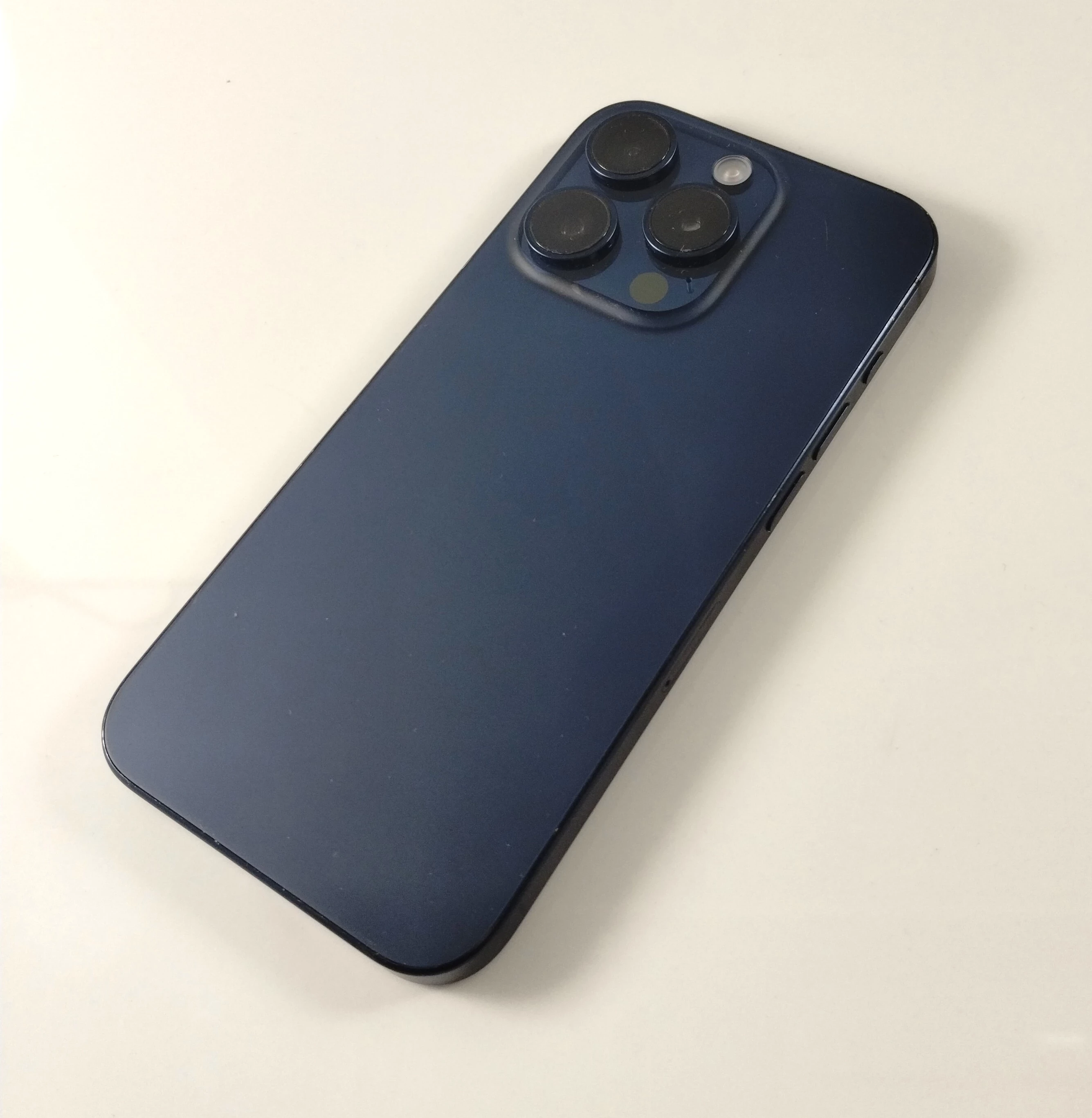 telefon-iphone-15-pro-128gb-system-operacyjny-4388-7