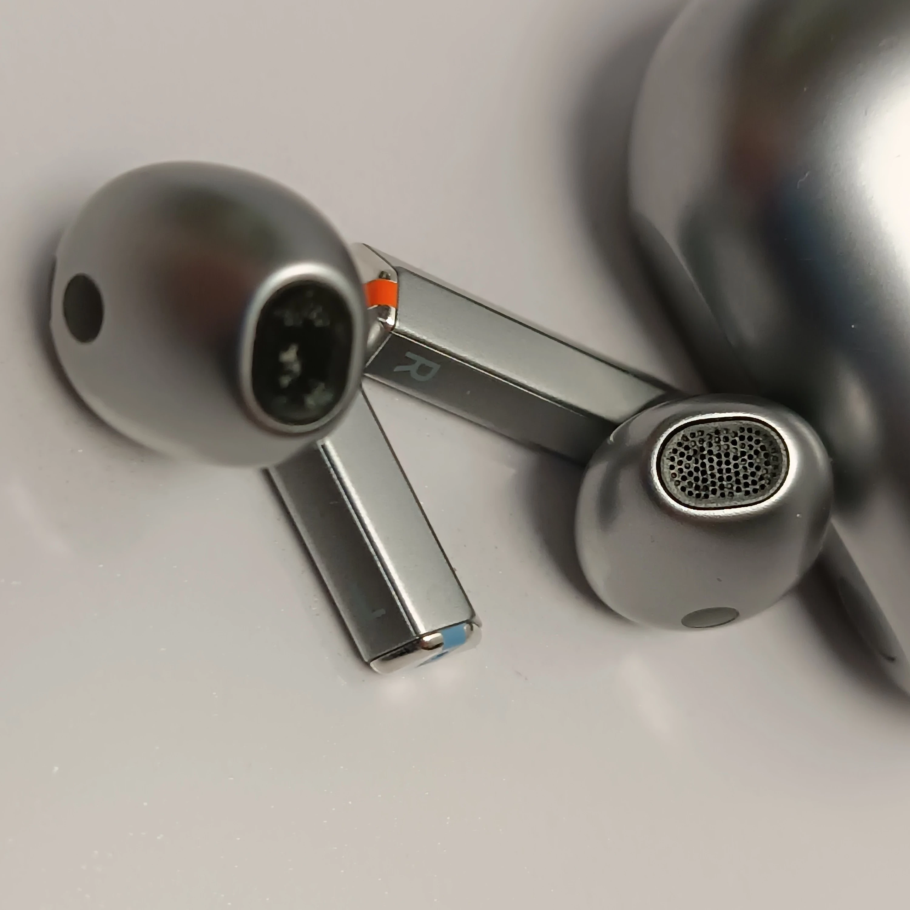 sluchawki-samsung-sm-r530-transmisja-sygnalu-203713-217785