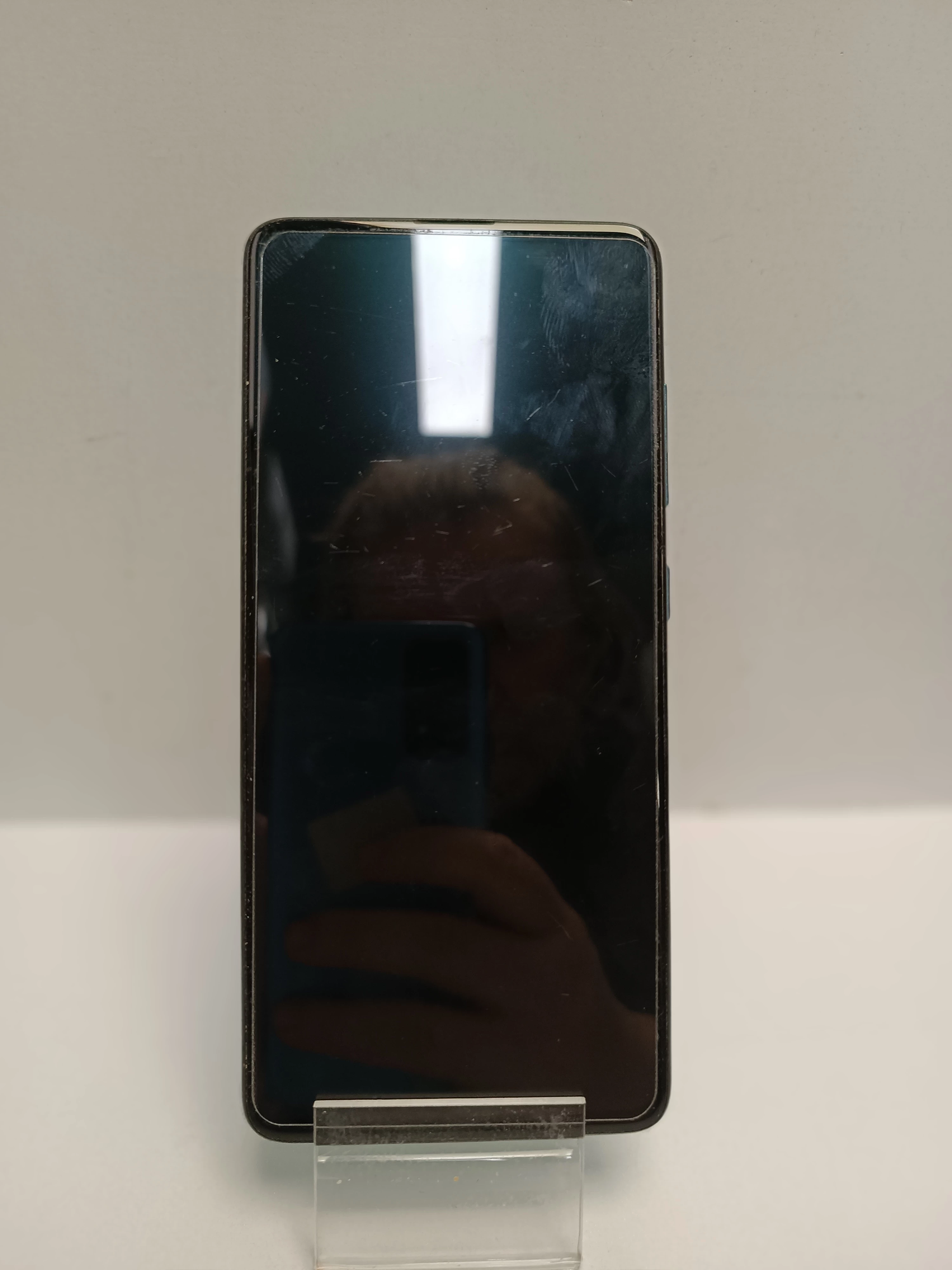 telefon-samsung-galaxy-a51-zbite-szielko-aparatu-4128gb-przekatna-ekranu-650