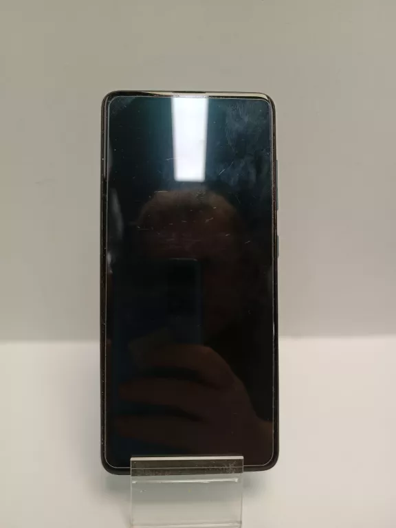 telefon-samsung-galaxy-a51-zbite-szielko-aparatu-4128gb-przekatna-ekranu-650
