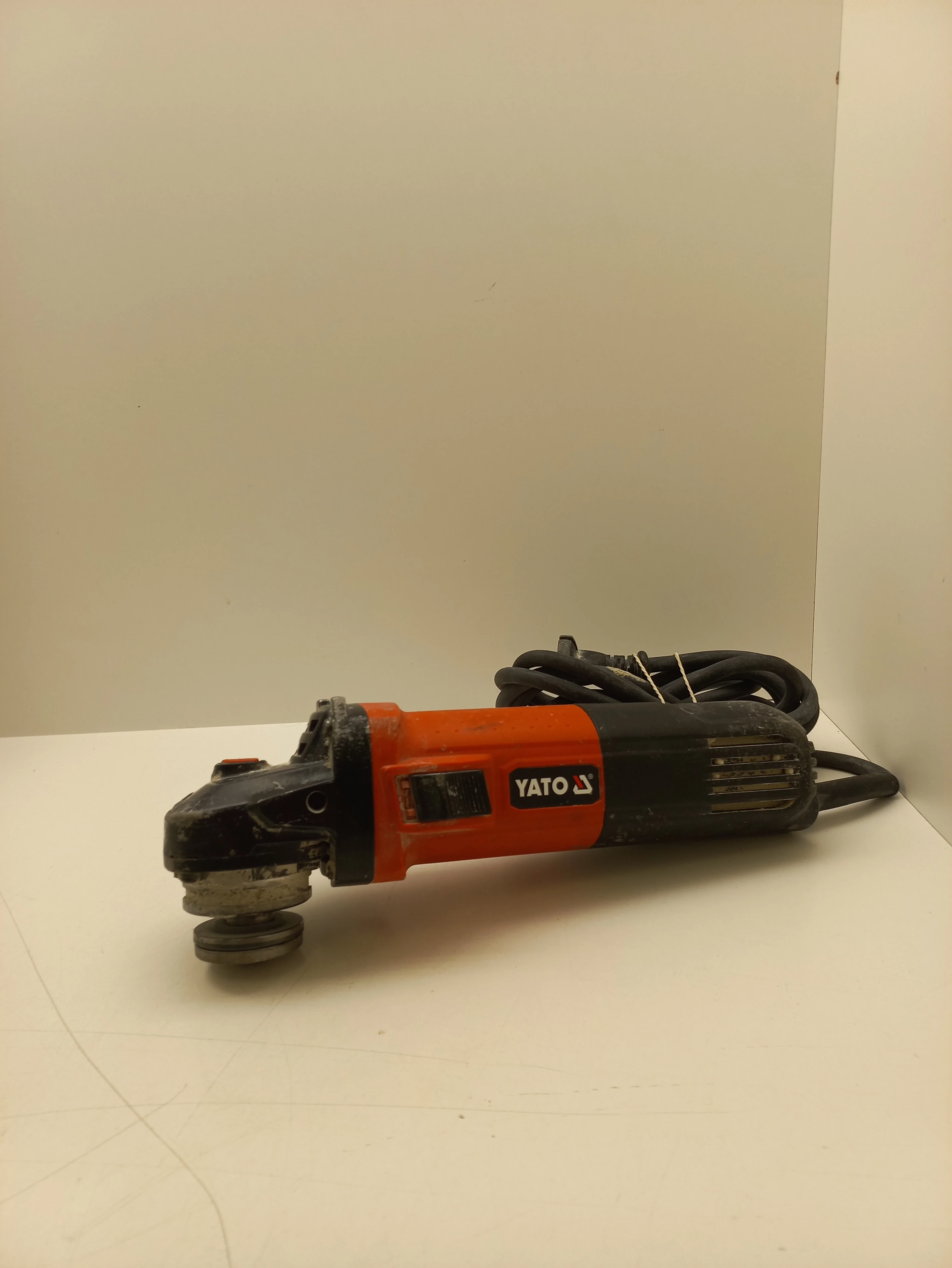 yato-szlifierka-katowa-1100w-z-regulacja-yt-82101-dokerska-3-wroclaw