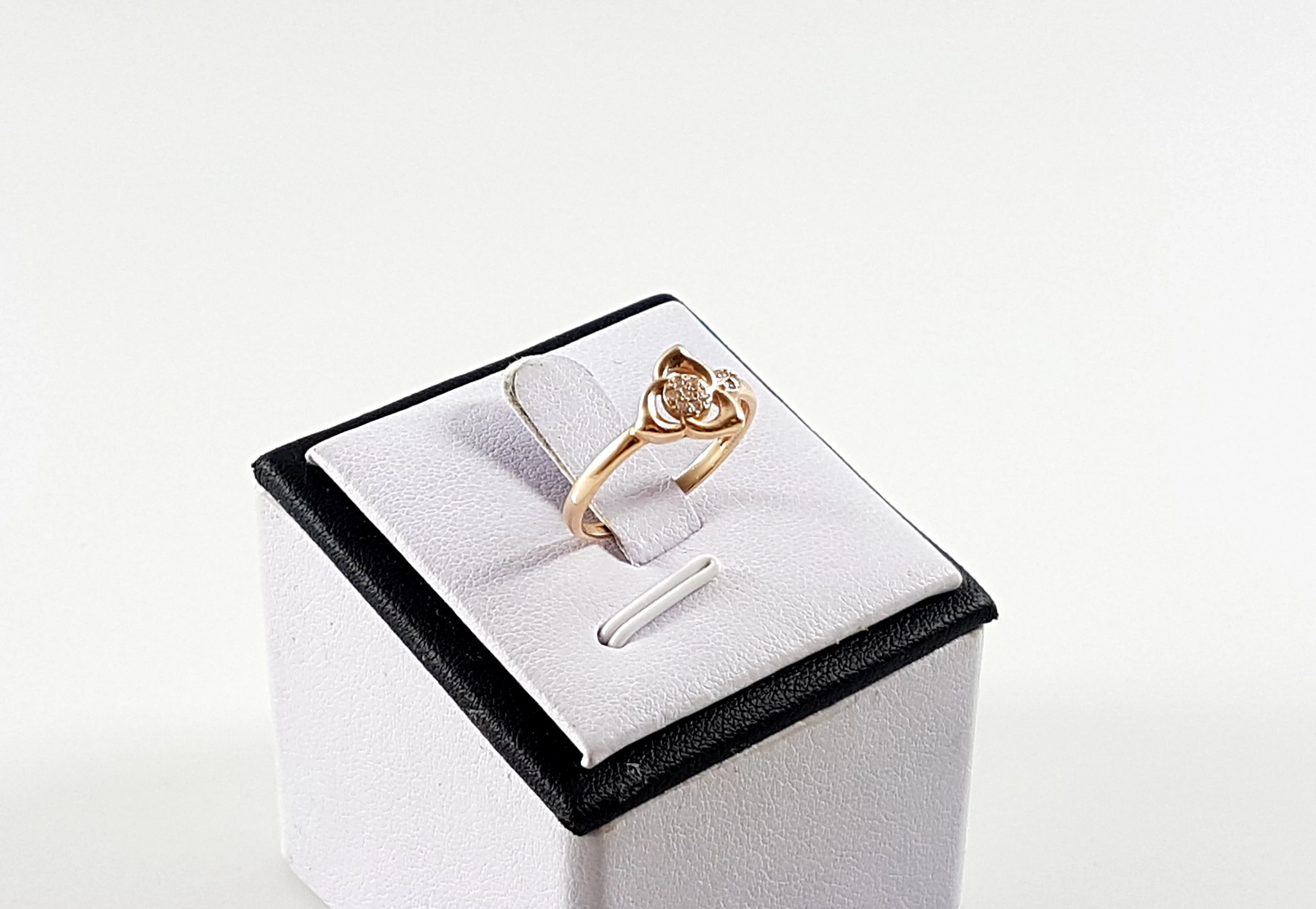 zloty-pierscionek-585-188g-cyrkonie-roz-16-waga-228