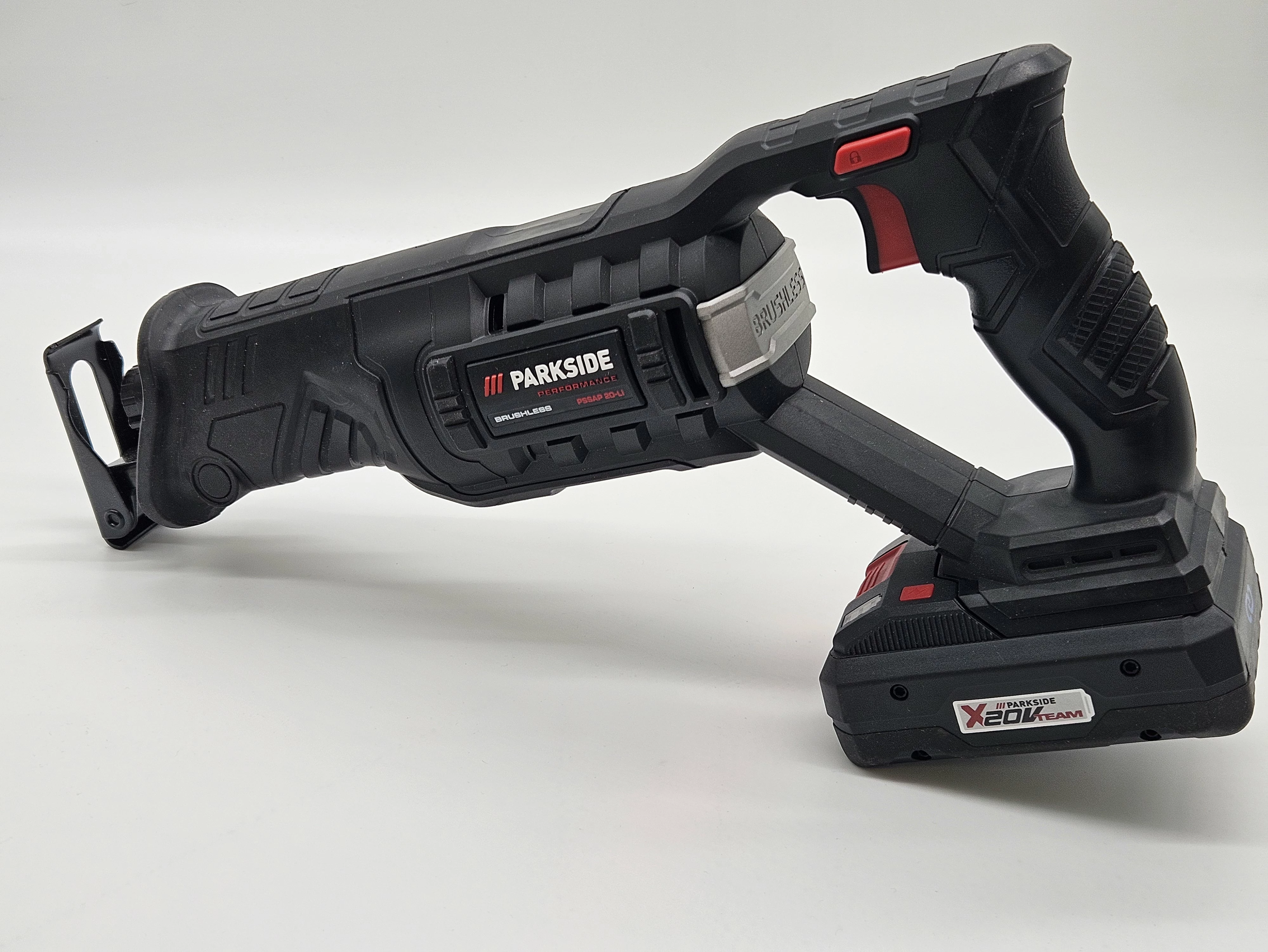 akumulatorowa-pila-szablasta-20-v-pssap-20-li-e6-dworcowa-2-leszno-gold-fish