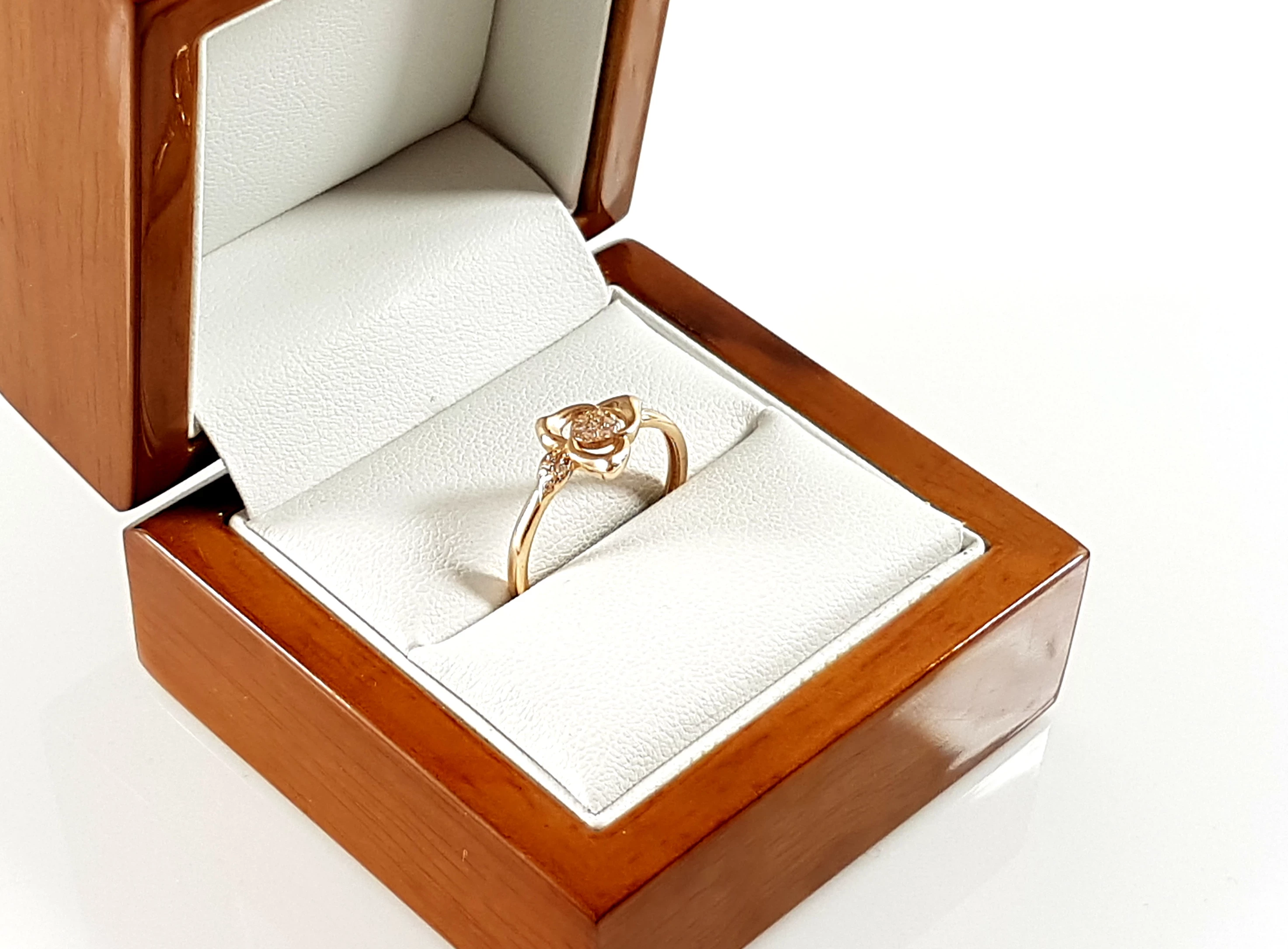 zloty-pierscionek-585-188g-cyrkonie-roz-16-ean-gtin-5903772009019