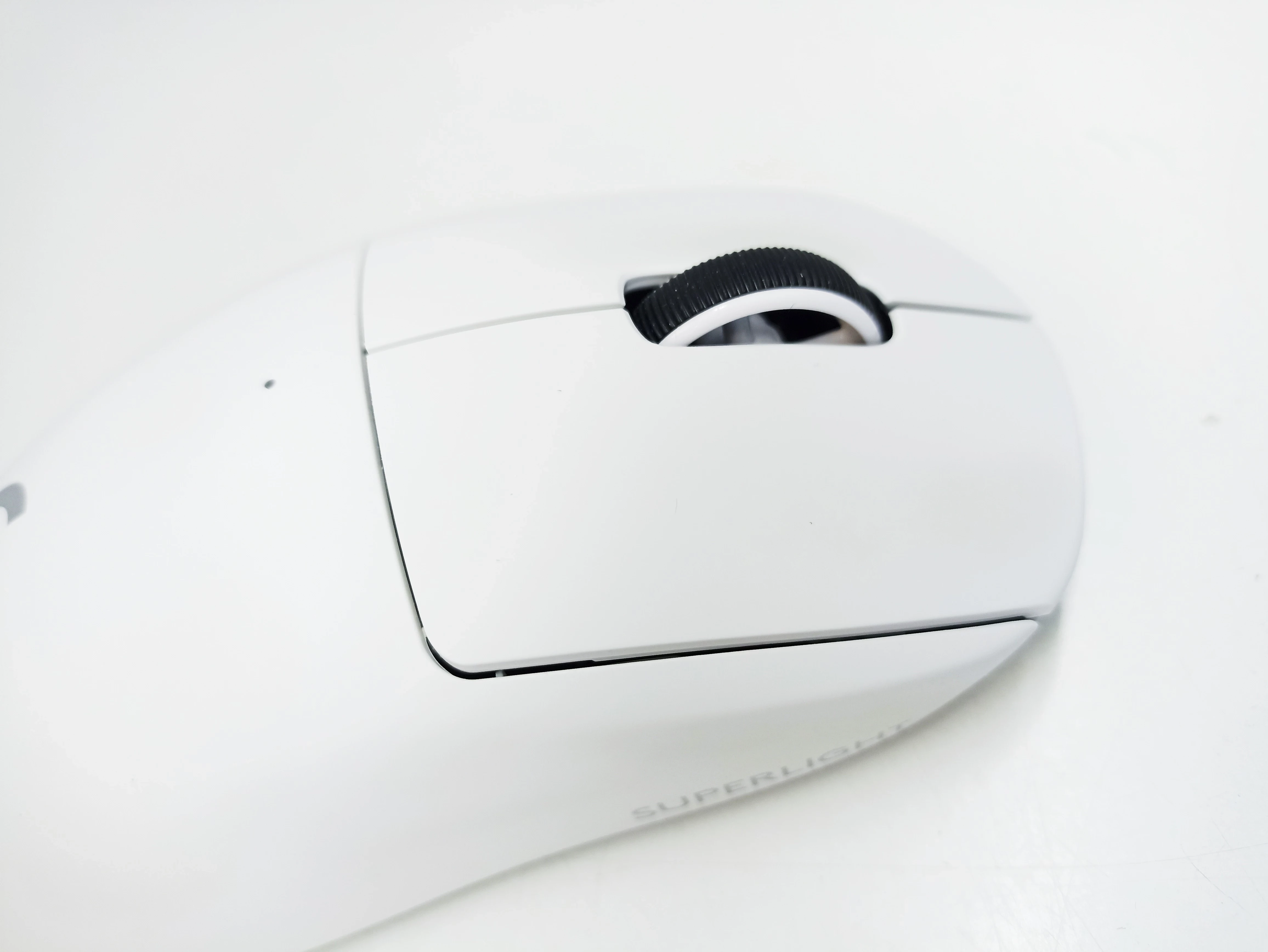 myszka-bezprzewodowa-gamingowa-logitech-pro-x-superlight-2-sensor-515-1