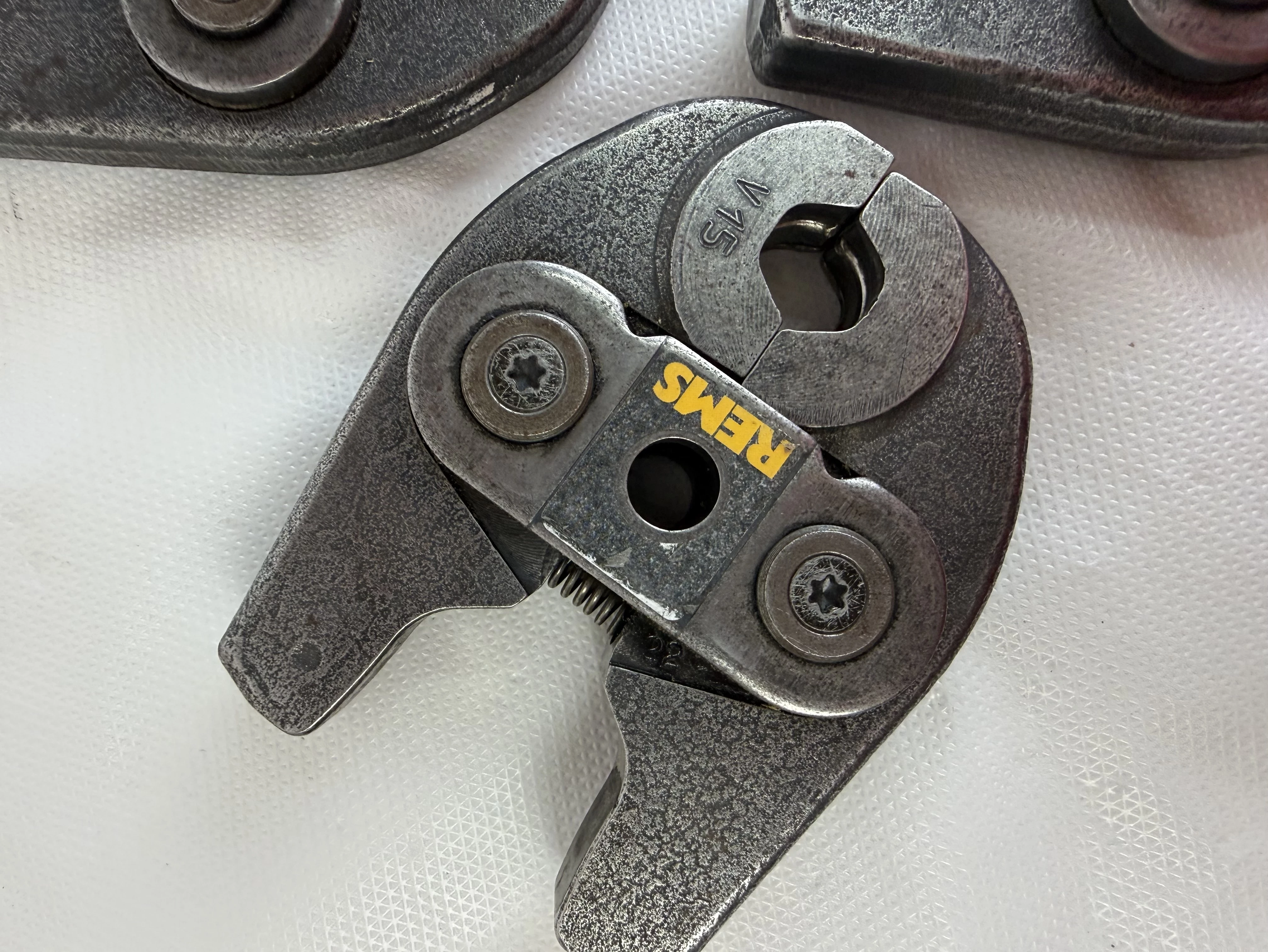 4-x-zaciski-rems-v22v18v15v28-stan-11323-2