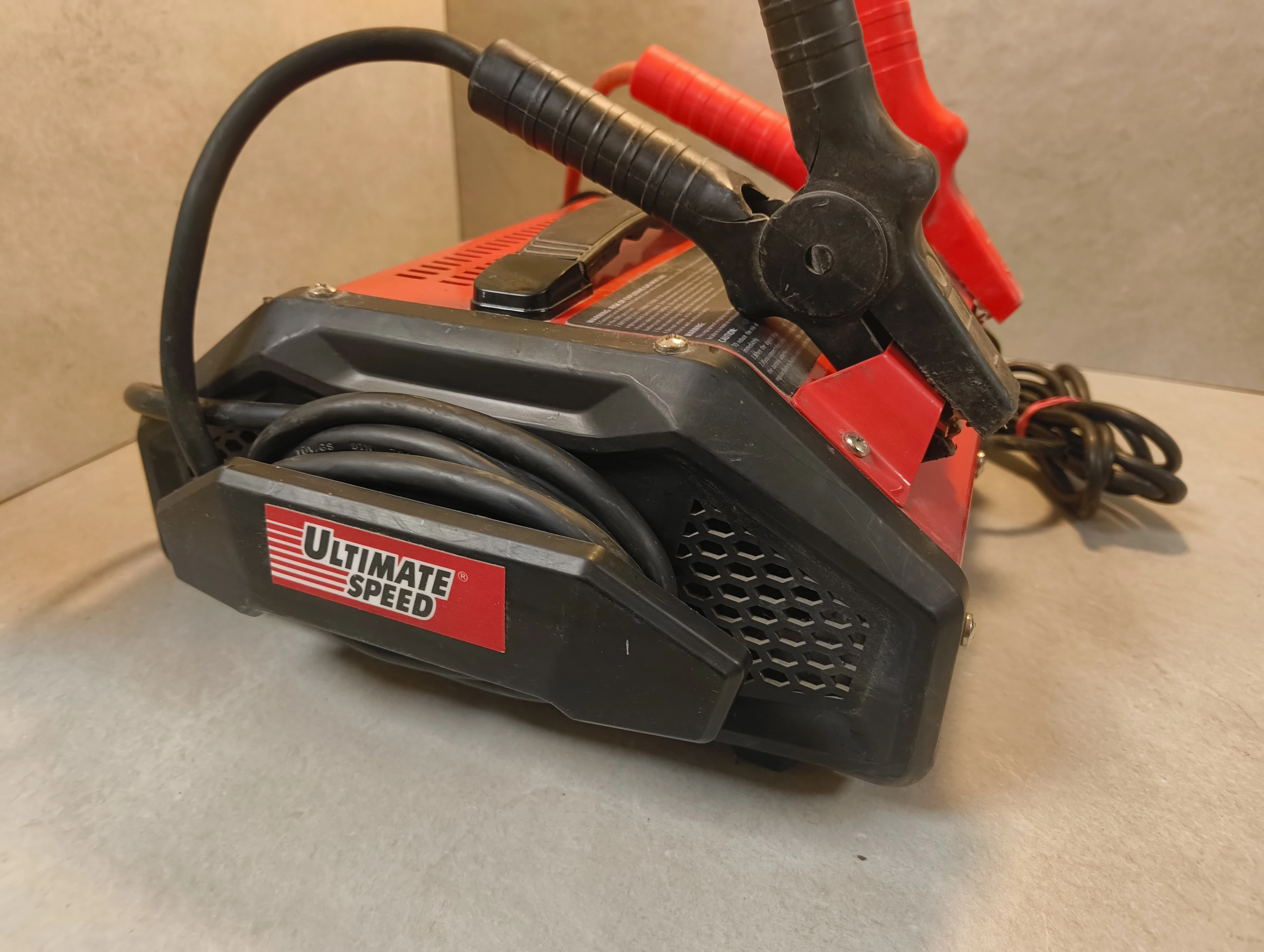 prostownik-ultimate-speed-ulg-12b3-natezenie-maksymalne-7500