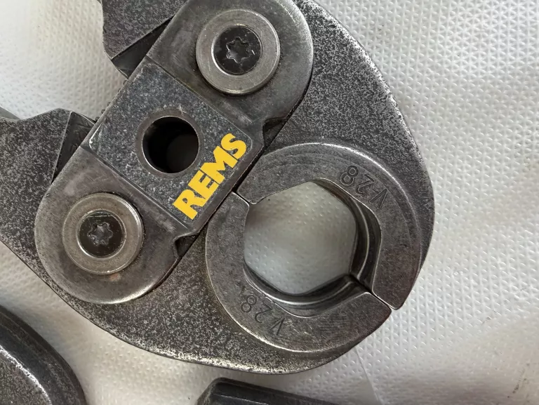 4-x-zaciski-rems-v22v18v15v28-rodzaj-223941-306561