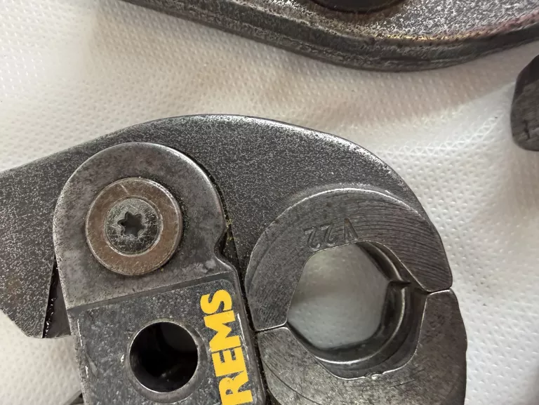 4-x-zaciski-rems-v22v18v15v28-ean-gtin-4039976164757