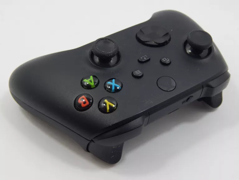 pad-xbox-1914-czarny-ean-gtin-889842657517