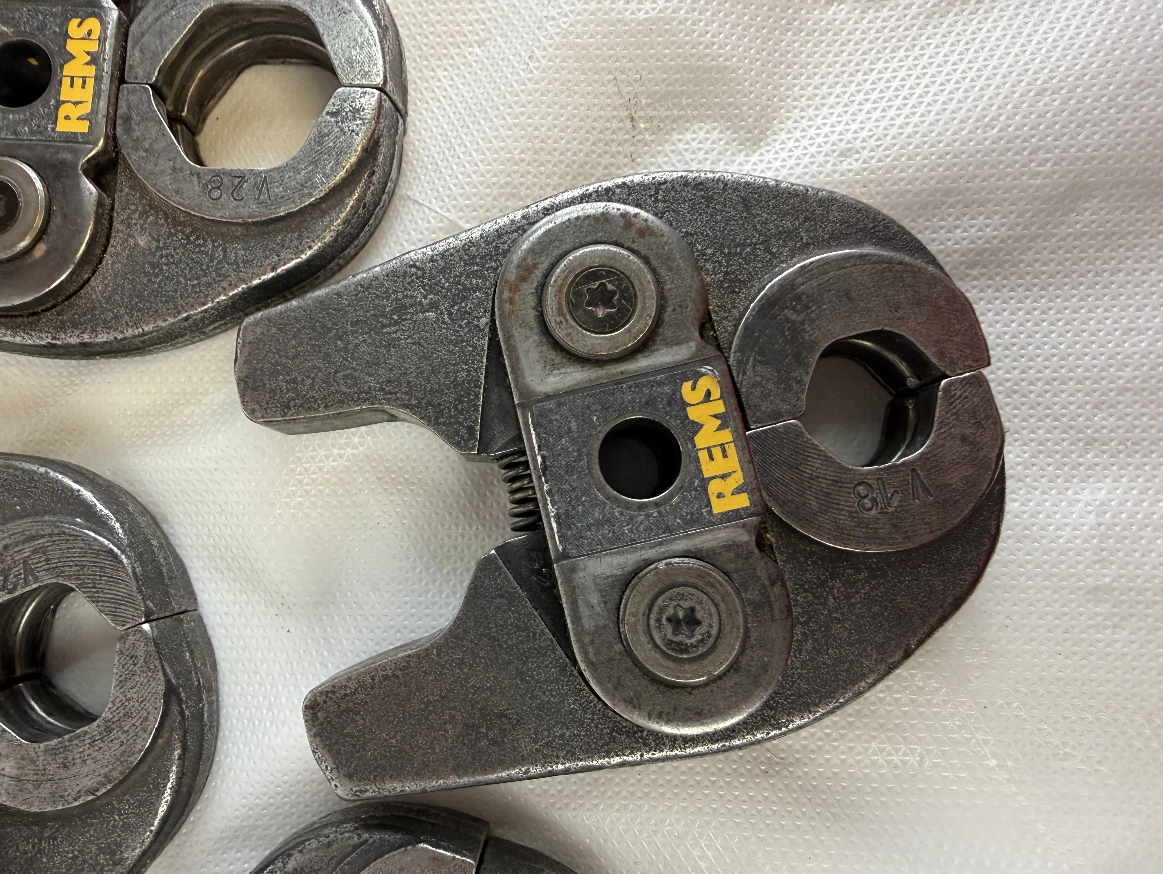 4-x-zaciski-rems-v22v18v15v28-product-id-bd6c8958-be3a-467e-92fa-b4219d970b55