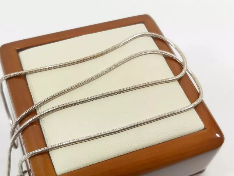 delikatny-srebrny-lancuszek-zmijka-proby-925-dl405-cm-mickiewicza-1-nidzica