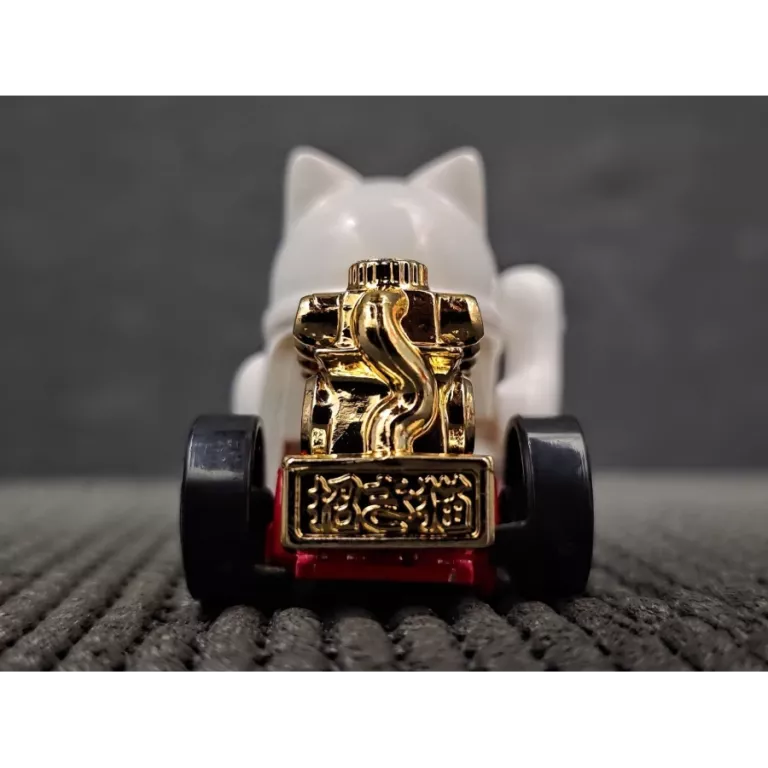 howt-wheels-hw-feline-lucky-chinski-kot-szczescia-234250-hyw52-ean-gtin-074299057854