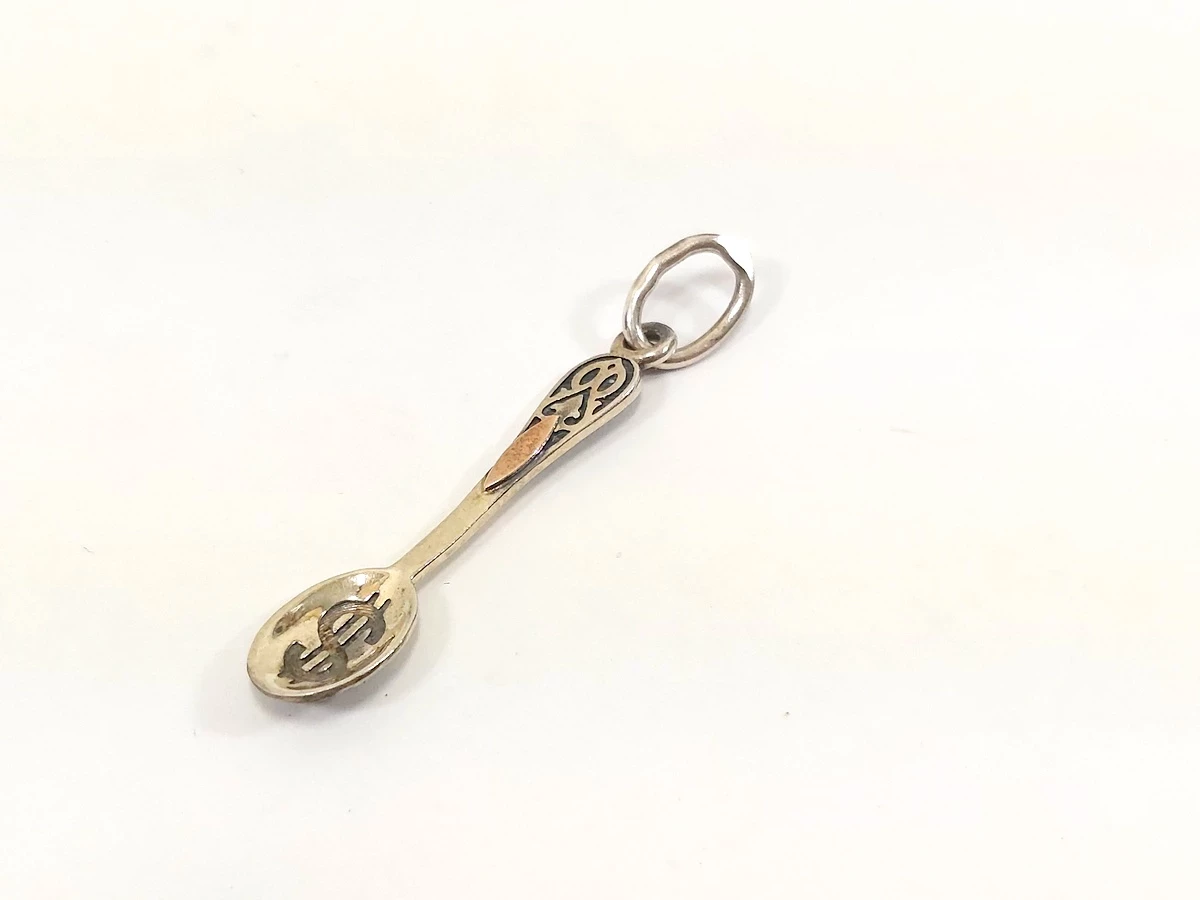 ciekawa-srebrna-zawieszka-w-ksztalcie-lyzki-proby-925-stan-11323-253806