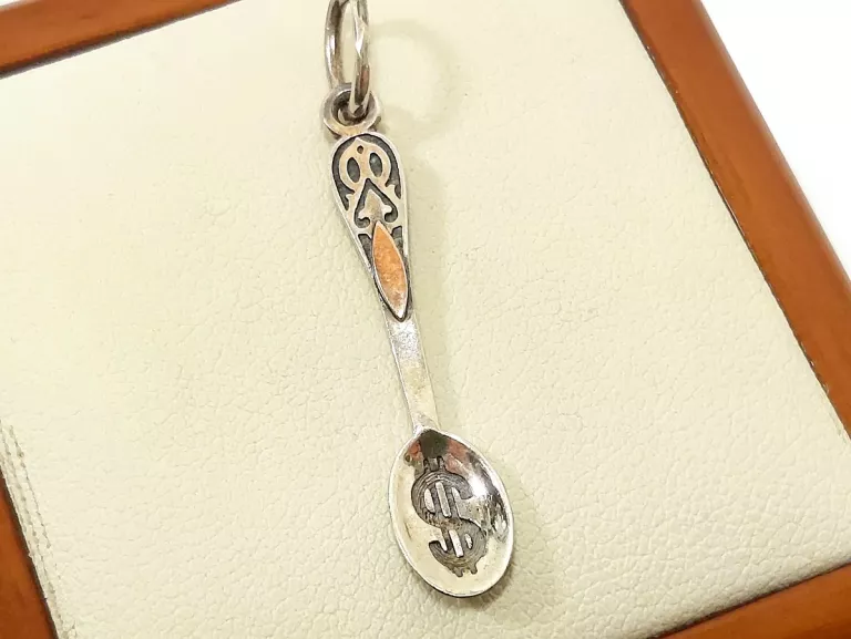 ciekawa-srebrna-zawieszka-w-ksztalcie-lyzki-proby-925-mickiewicza-1-nidzica