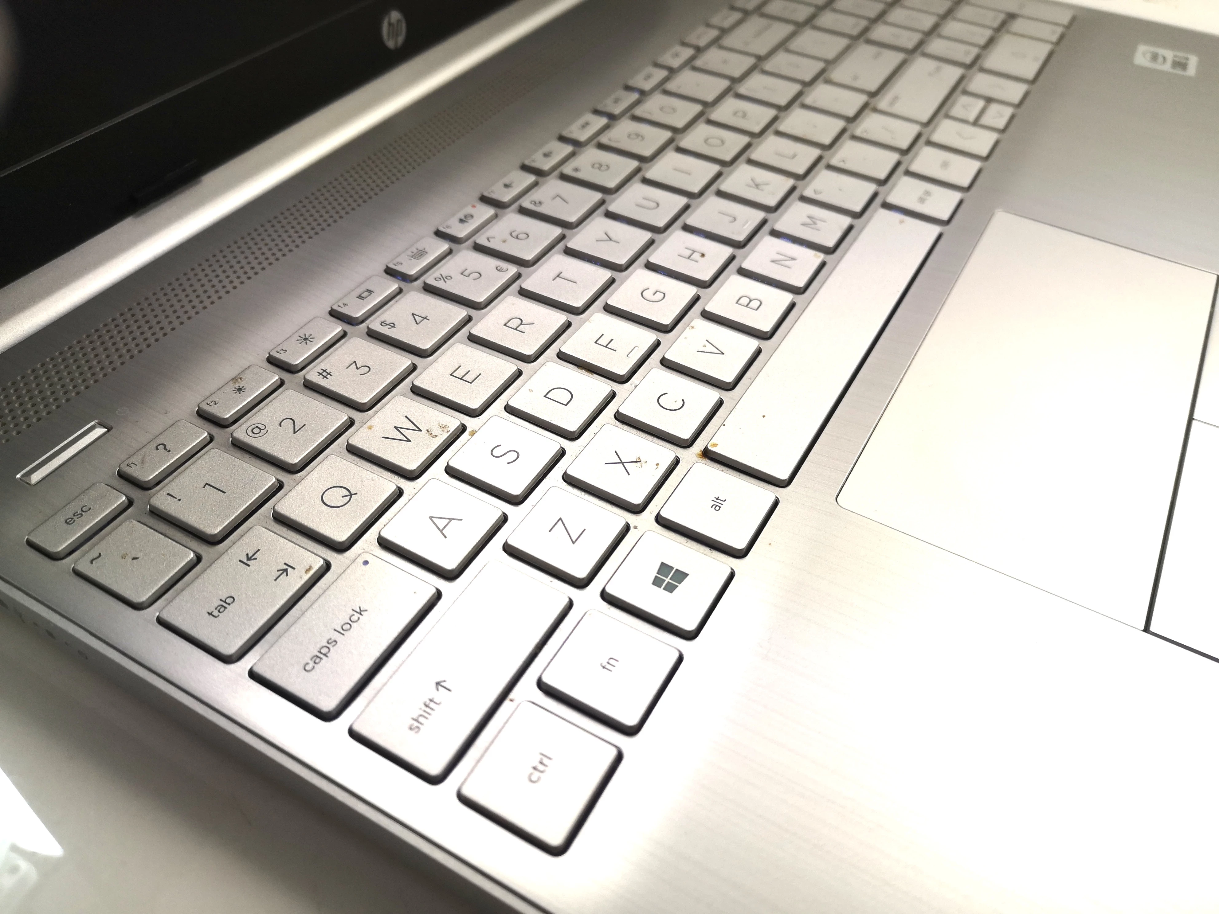 laptop-hp-15-dw1000nw-8256gb-intel-core-i3-win10-kod-producenta-2b4s1ea