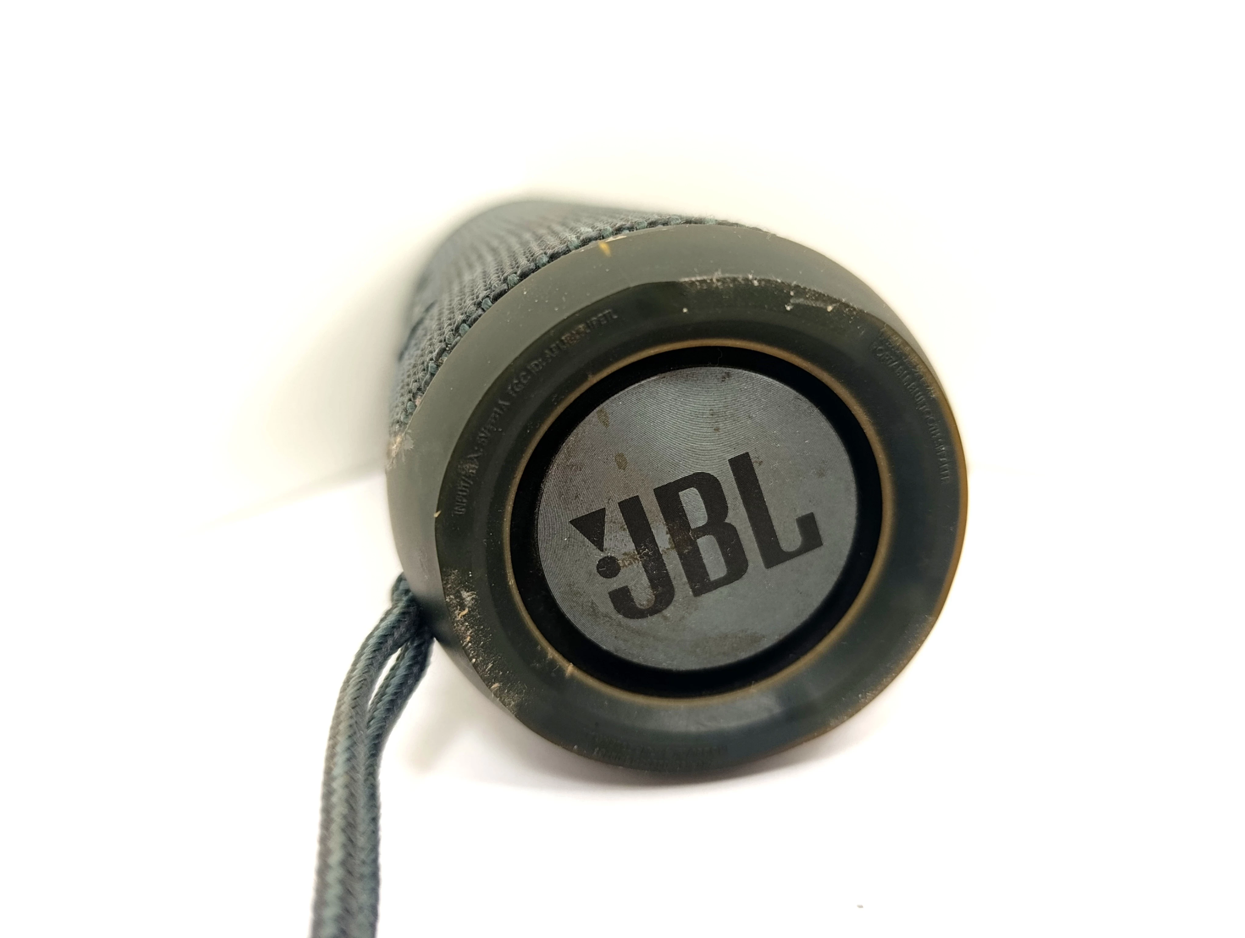 glosnik-mobilny-jbl-essential-stan-11323-2