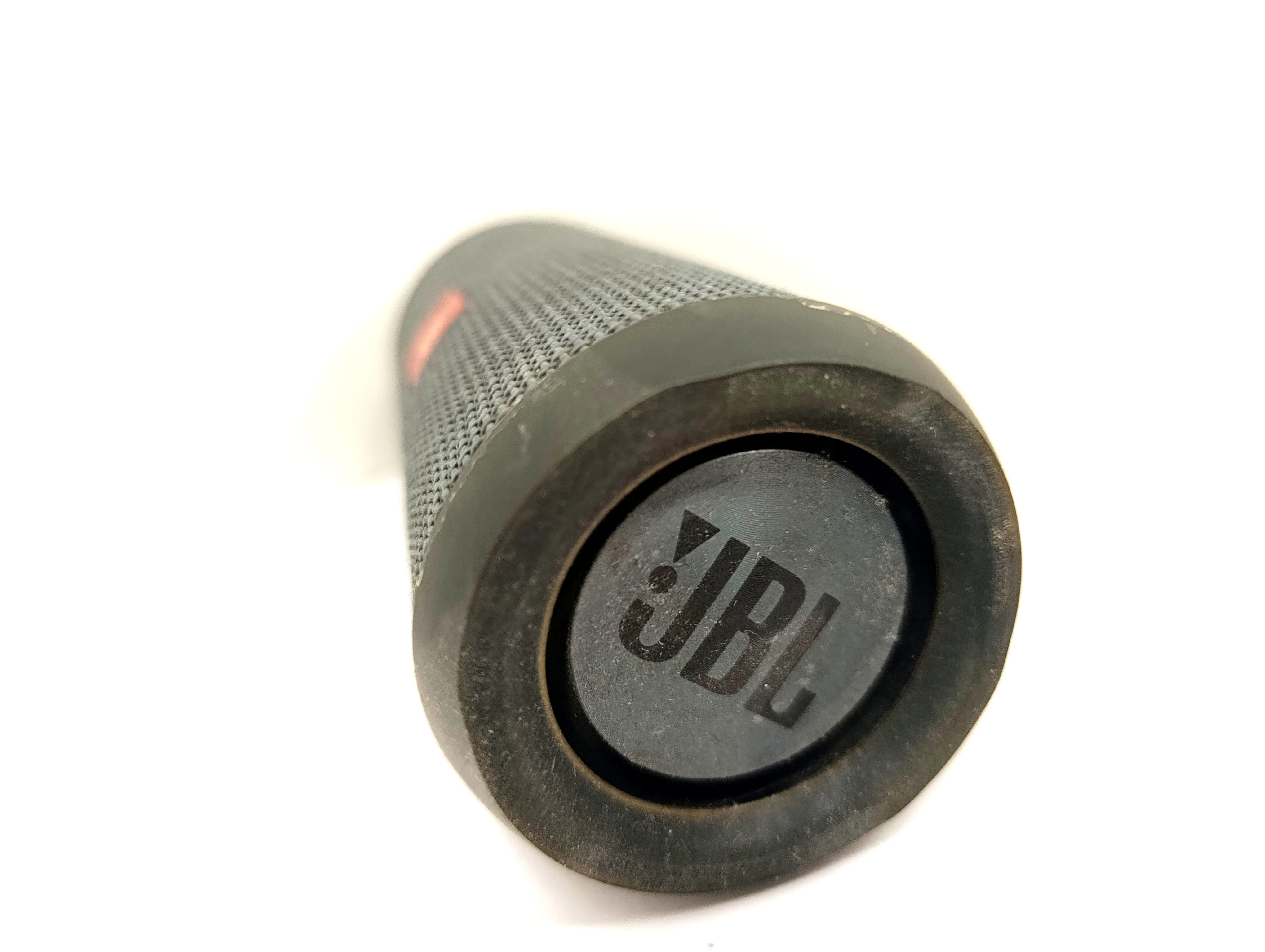 glosnik-mobilny-jbl-essential-moc-310