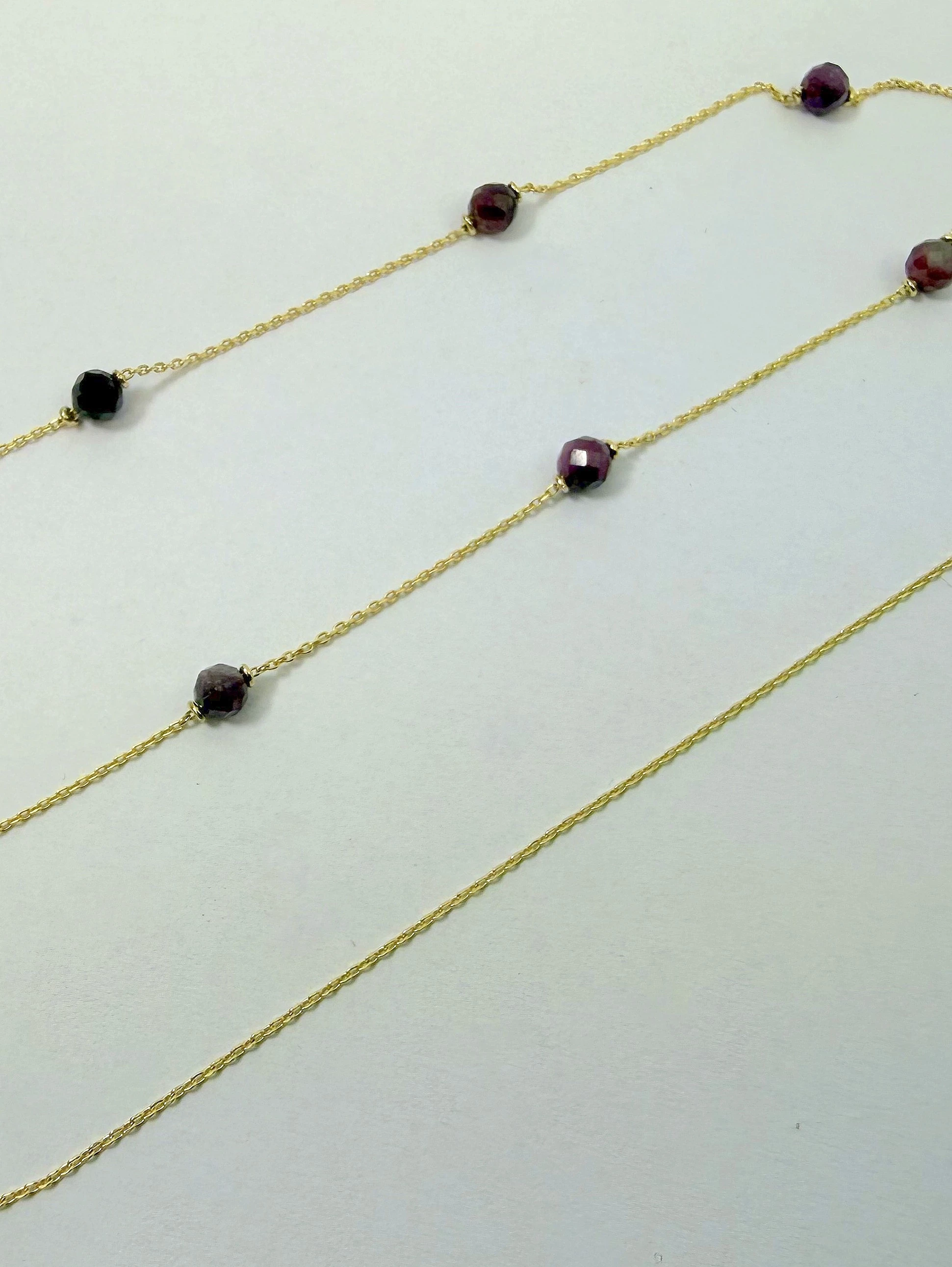 zlota-celebrytka-z-bordowymi-synt-koralikami-p585-45cm-129g-material-15835-2