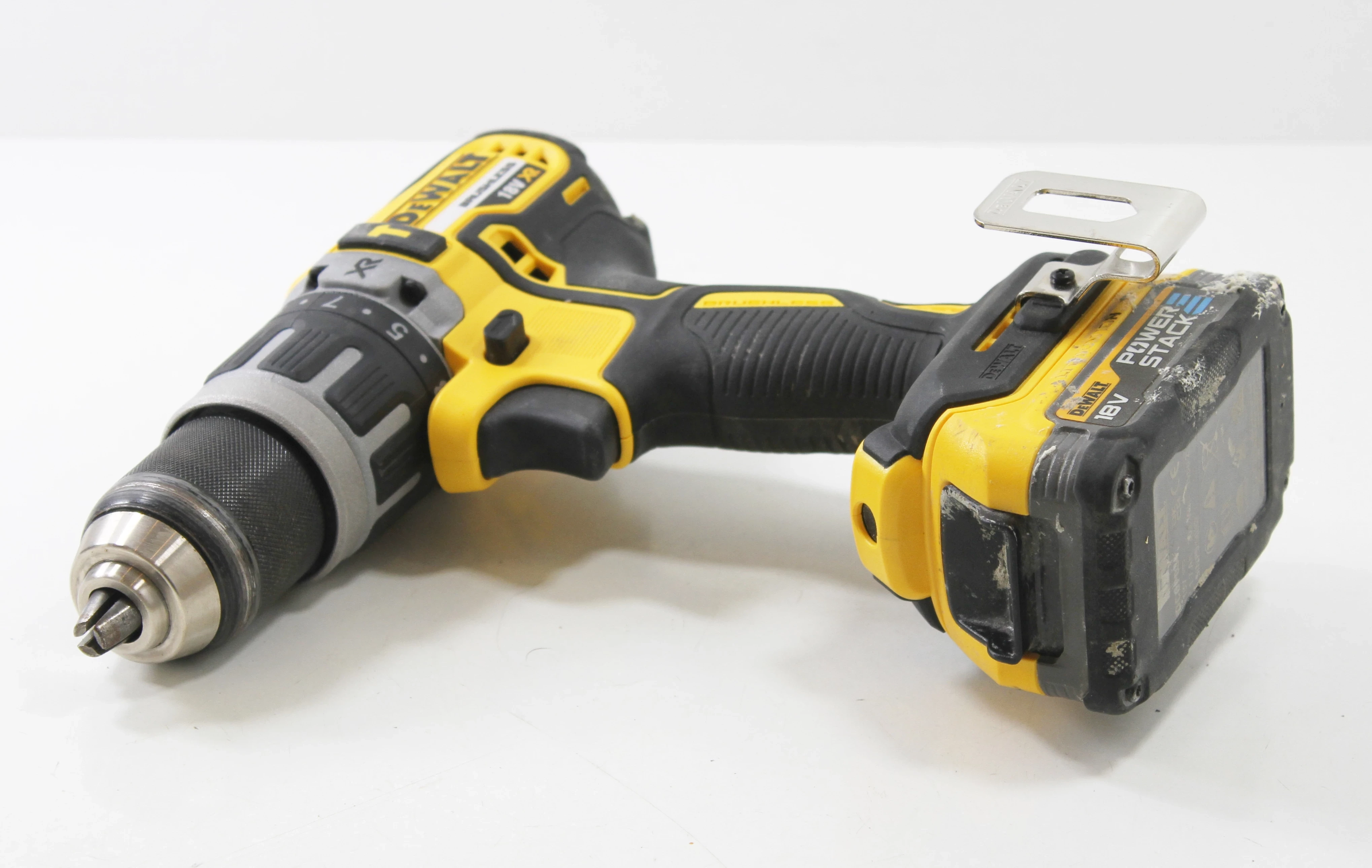 wiertarko-wkretarka-udarowa-dewalt-xr-dcd796-aku-17ah-walizka-rodzaj-silnika-204657-221325