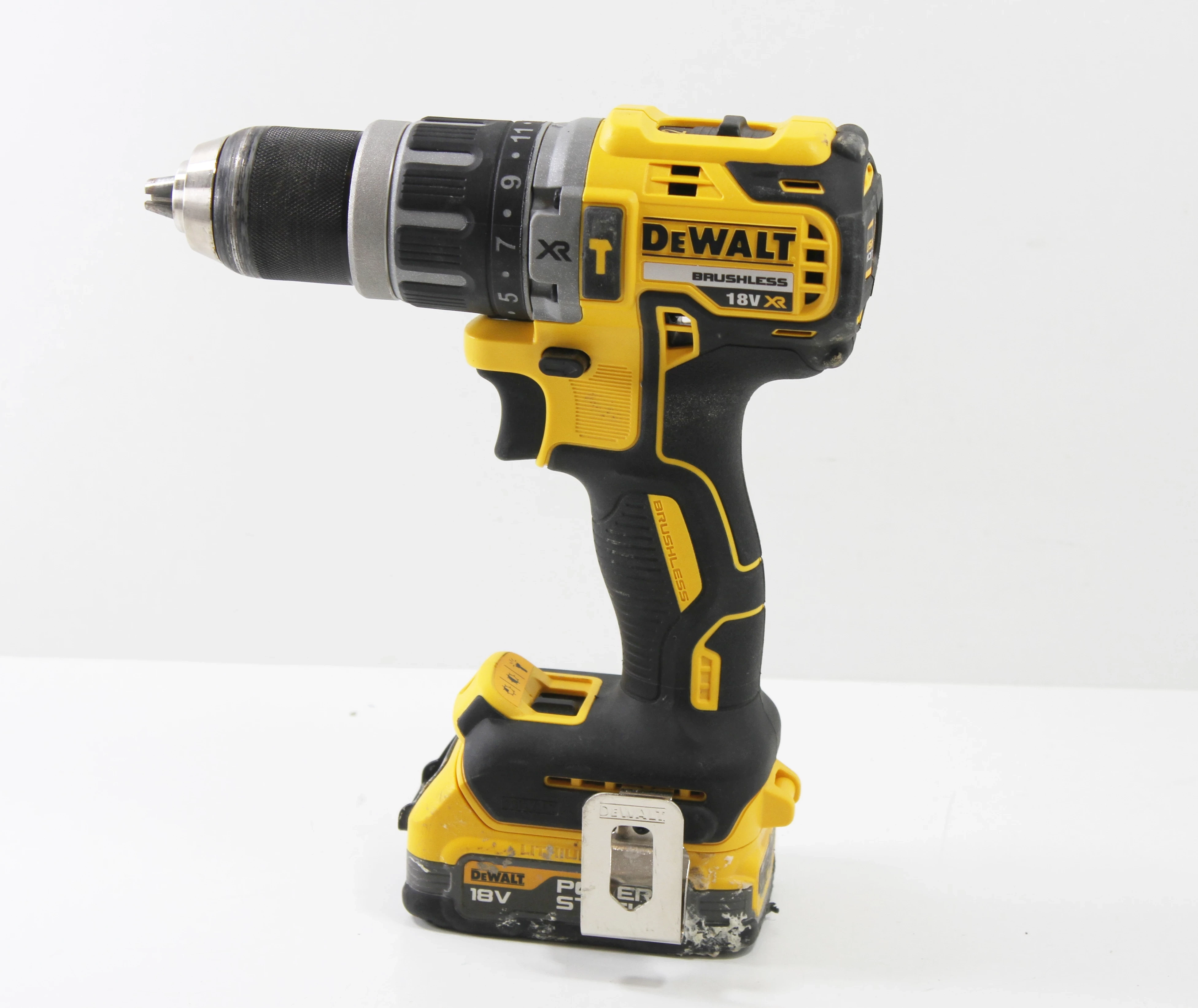 wiertarko-wkretarka-udarowa-dewalt-xr-dcd796-aku-17ah-walizka-ean-gtin-5035048616376